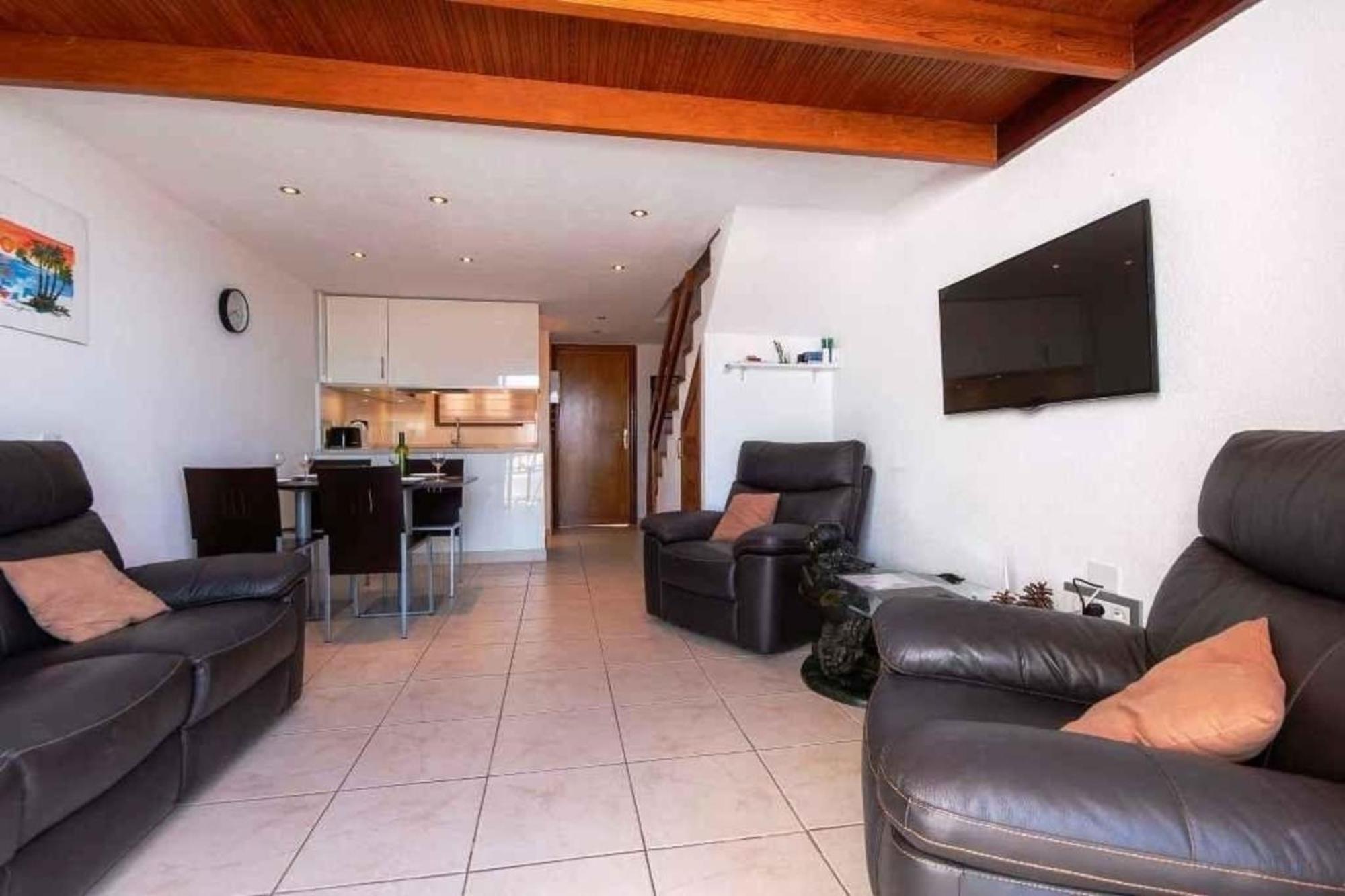 Fuer 4 Personen 1 Kind Ca 70 M In Playa De Americas, Teneriffa Westkueste Von Teneriffa Apartamento *