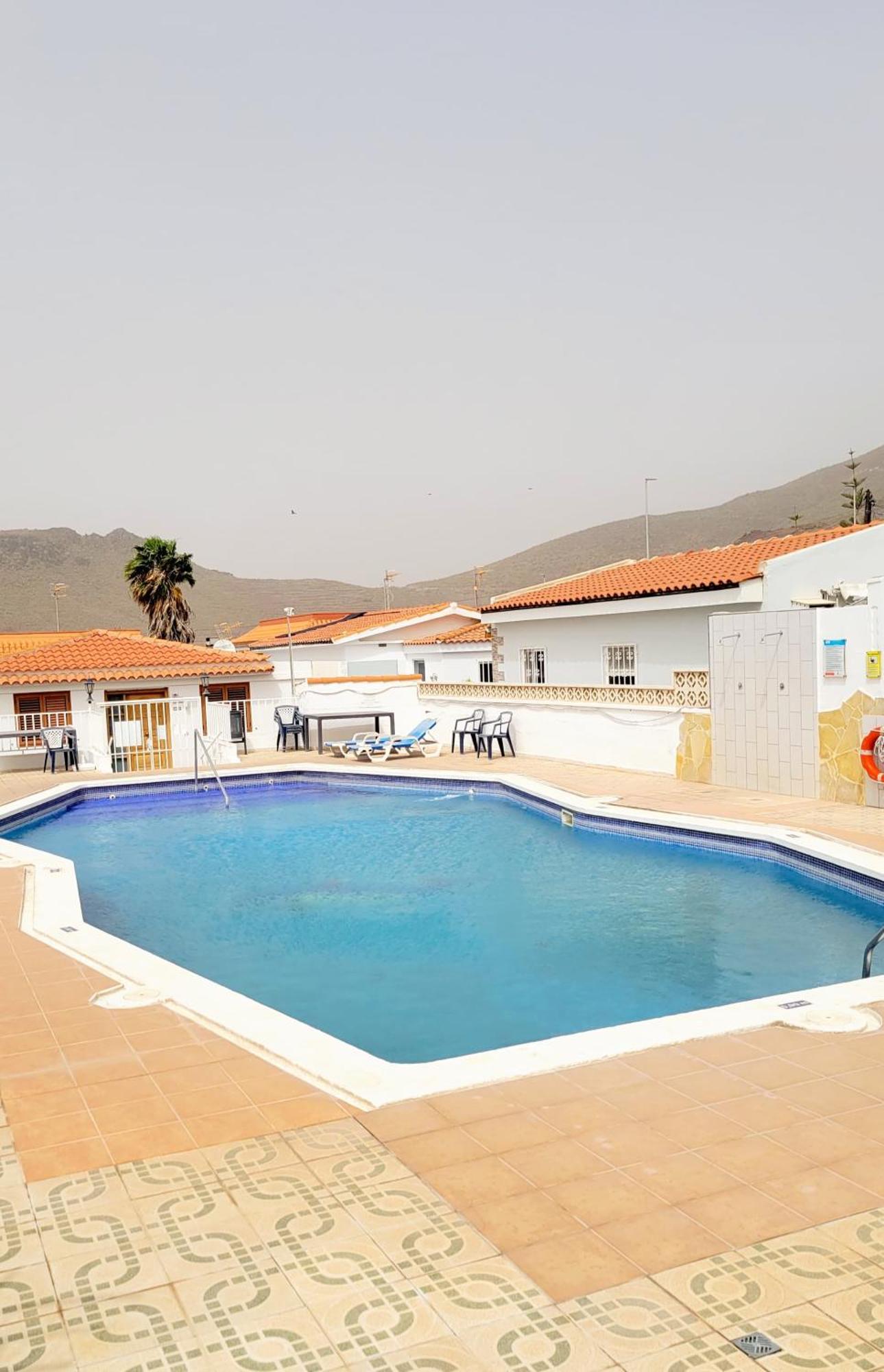 Con Piscina En Aldea Blanca *