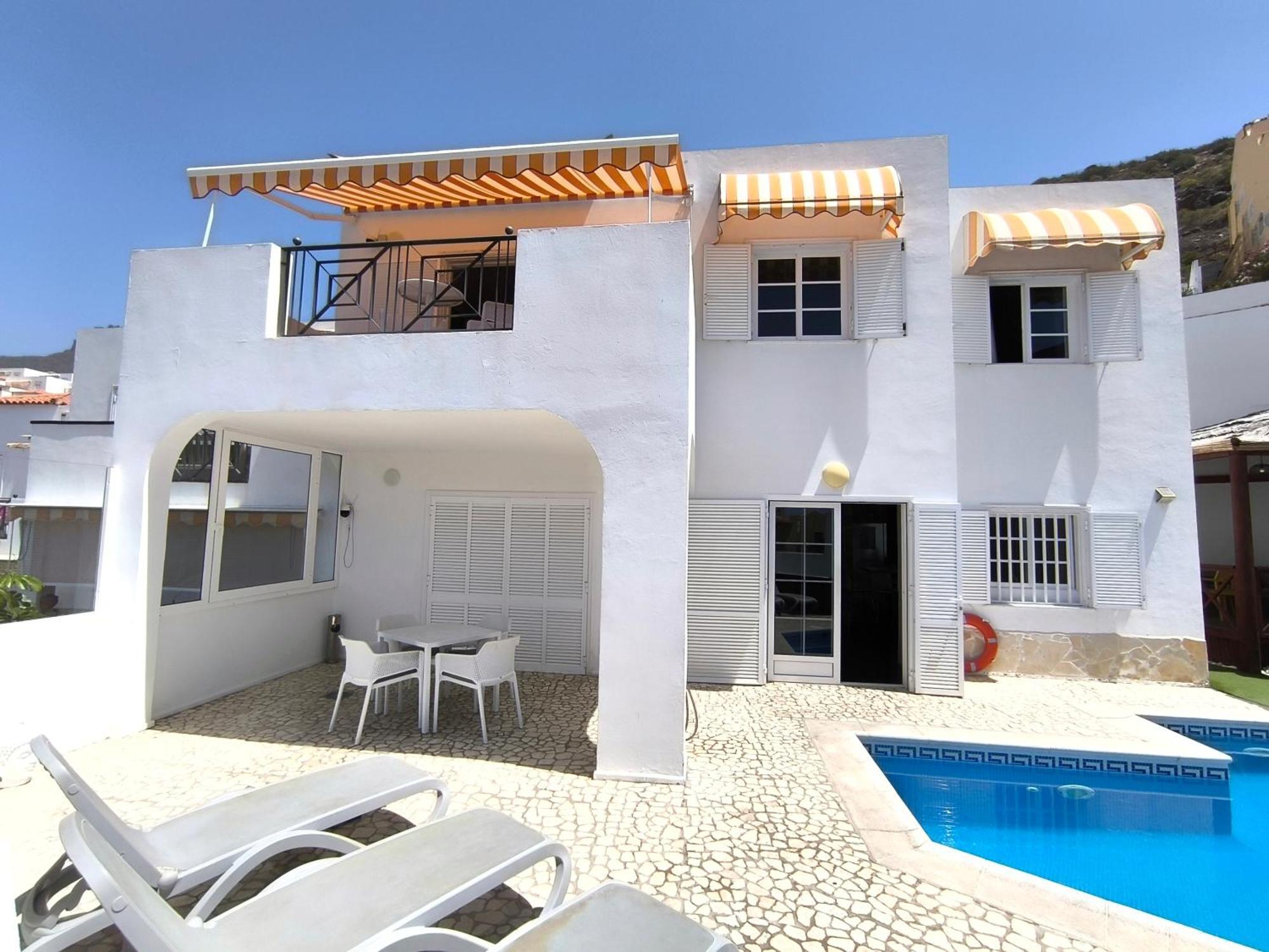 Villa Beautiful - 4 Bedrooms, Heated Pool, Fibre Net, 2 Priv Car Park Places, Tv Channels Costa Adeje (Tenerife)