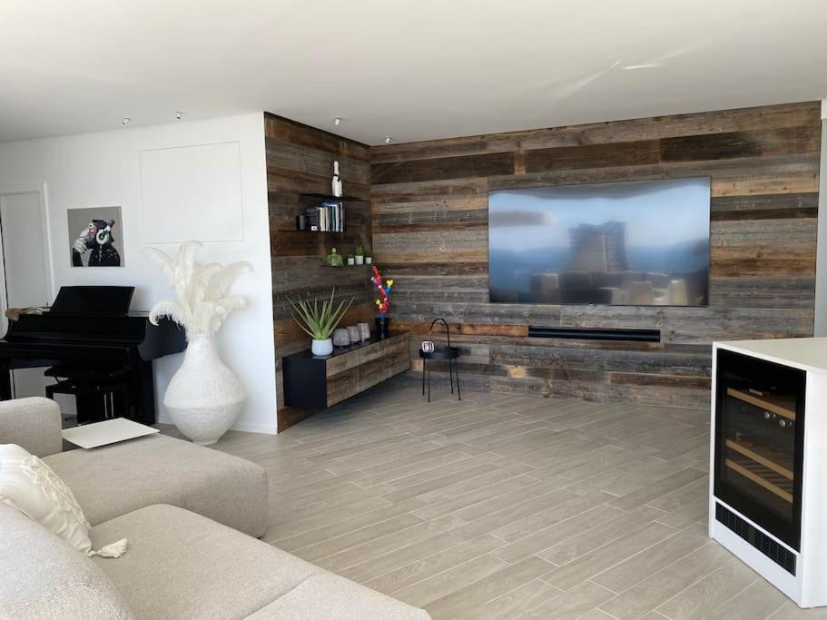 Luxury With Stunning Terrace And With Heated Pool *