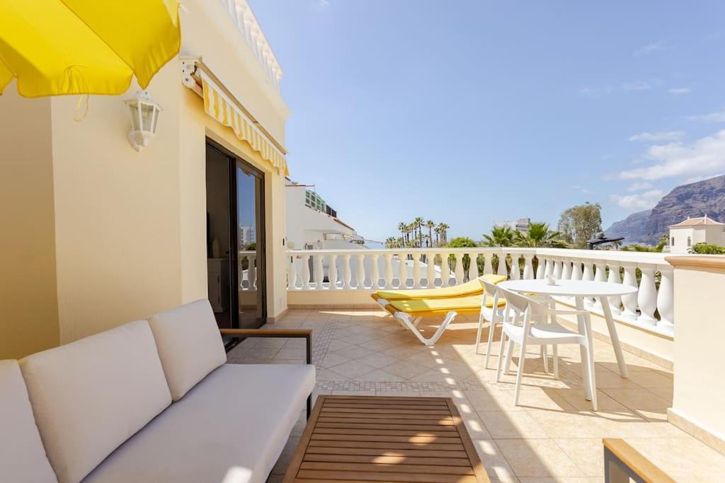 The Large Terrace, Fantastic View On Gigantes * Puerto de Santiago (Tenerife)