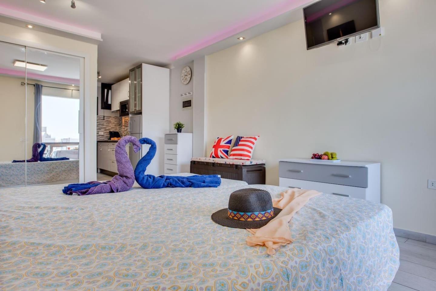 733 Wonderful In Lasamericas! Wi-fi Free! Playa de las Americas (Tenerife)