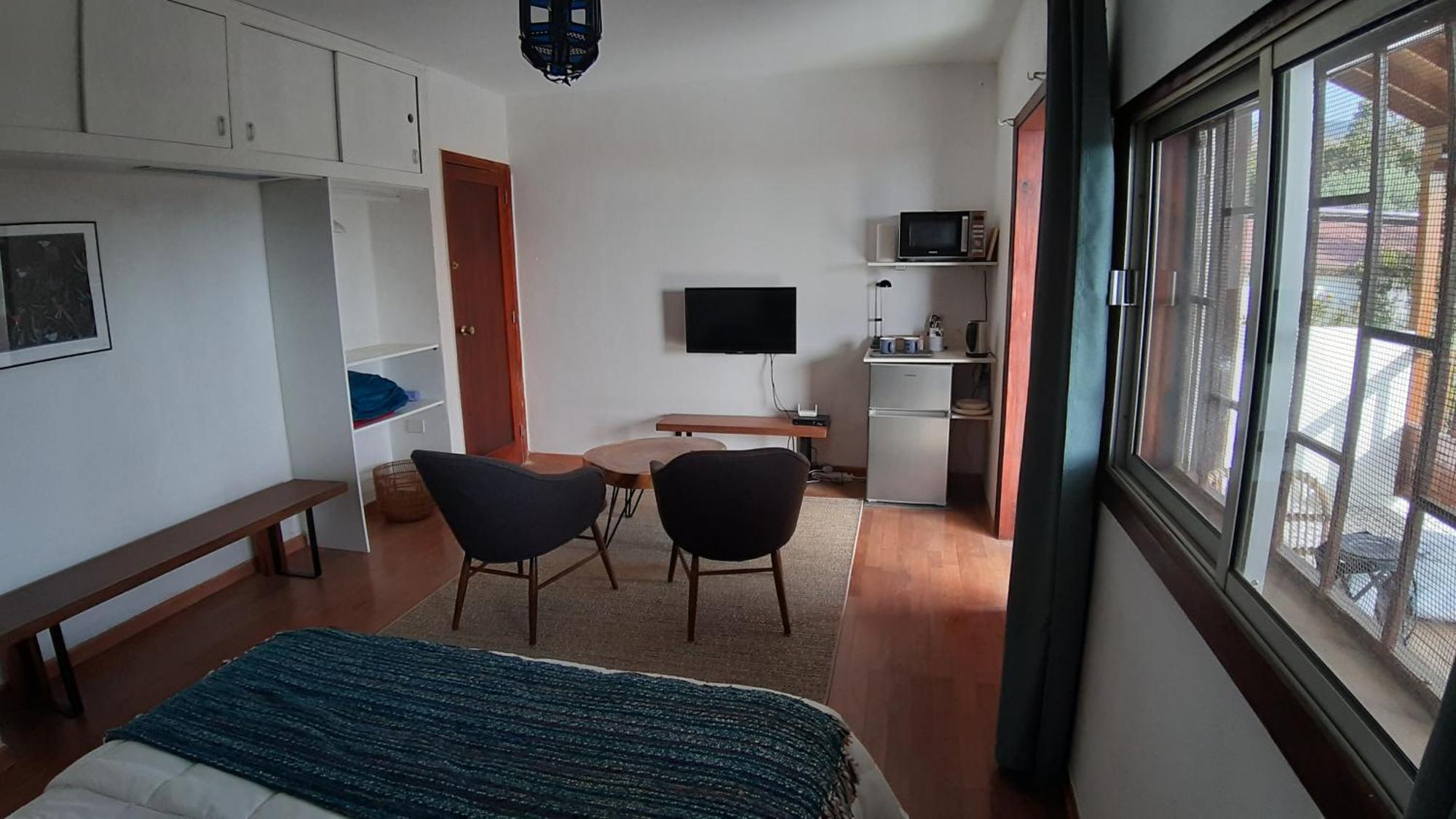 Habitación en casa particular Con Balcon Y Banos Privados. *
