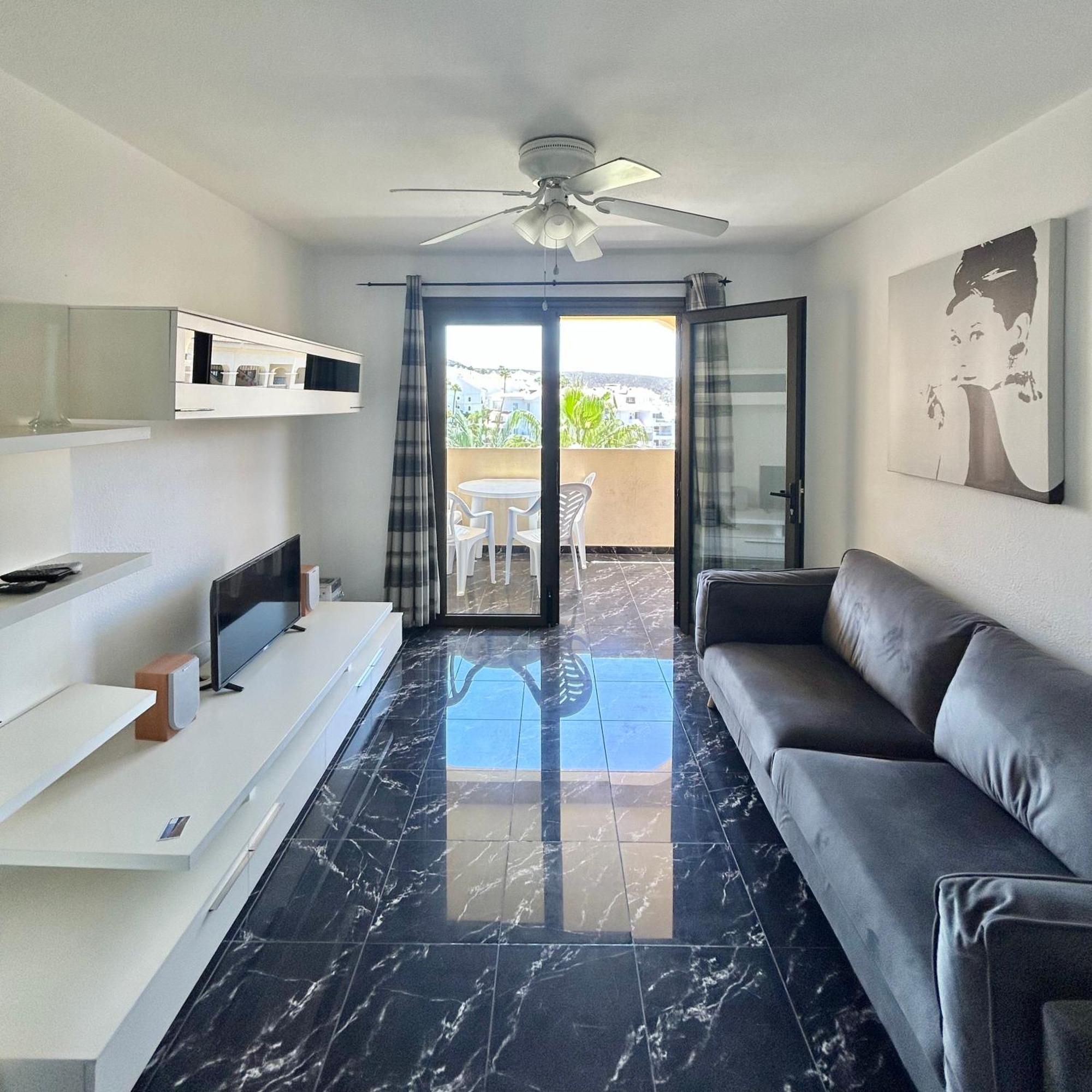 Apartment 2 Bedroom In Castle Harbour C205 *