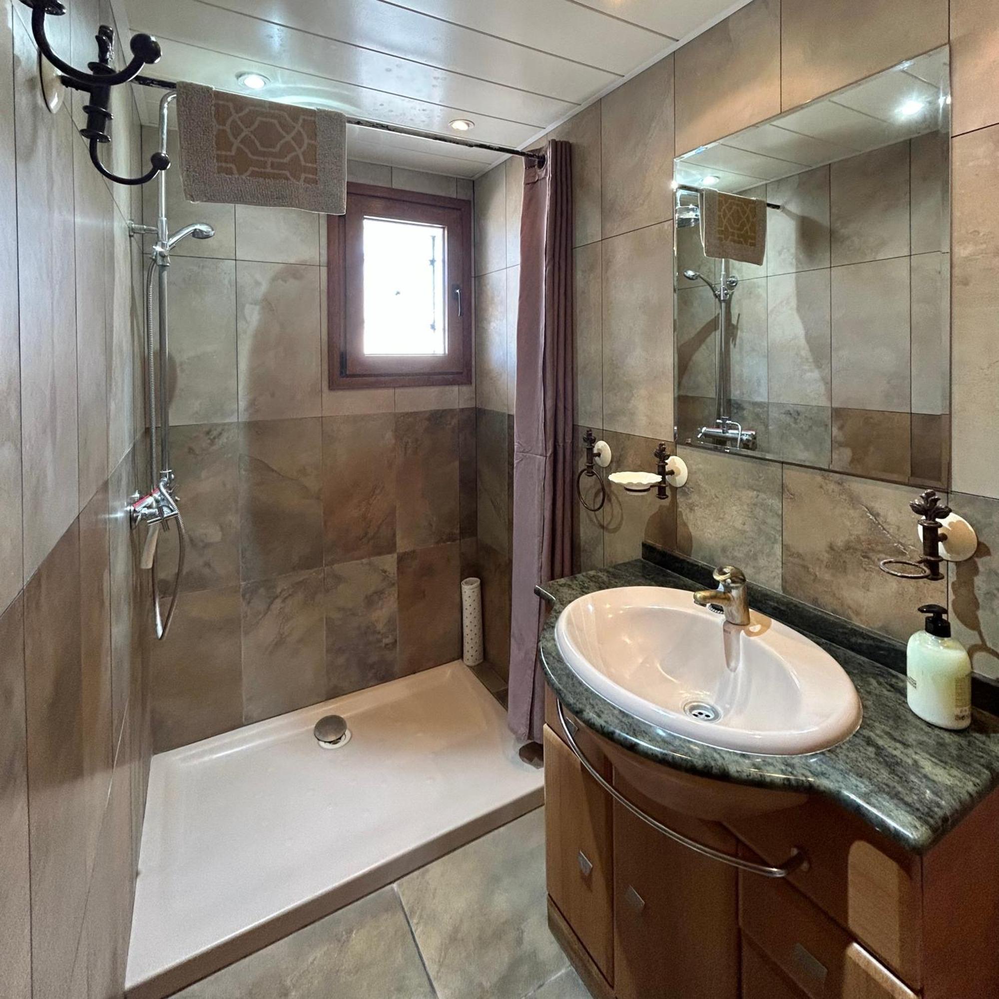 2 Bedroom In Castle Harbour C205 *