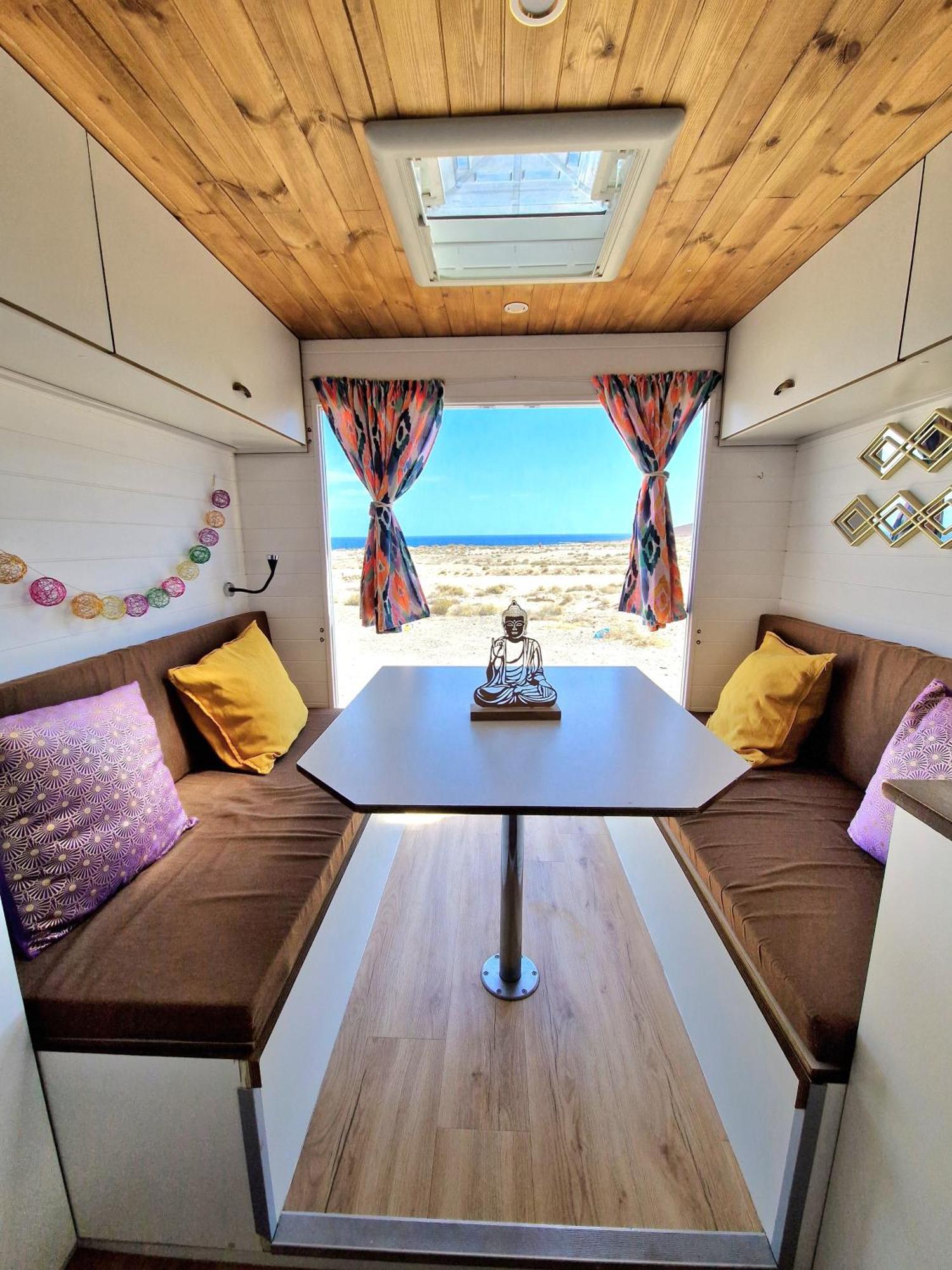 Camper Estatico Solo Para Alojar En El Frente Del Mar Camping