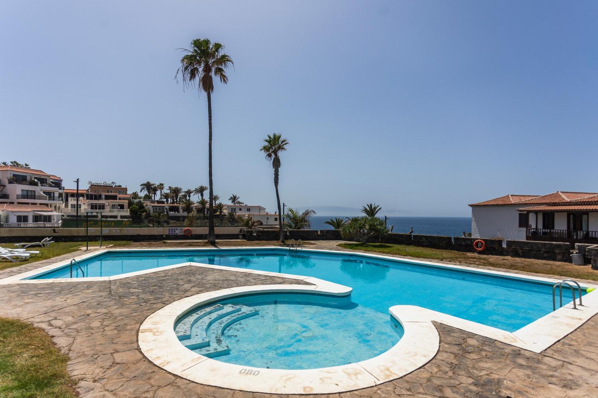 Apartment Ocean Panorama - 3 Ac Bedrooms, Private Garage, New Pool, 2 Bathrooms, Tv Channels Acantilado de los Gigantes