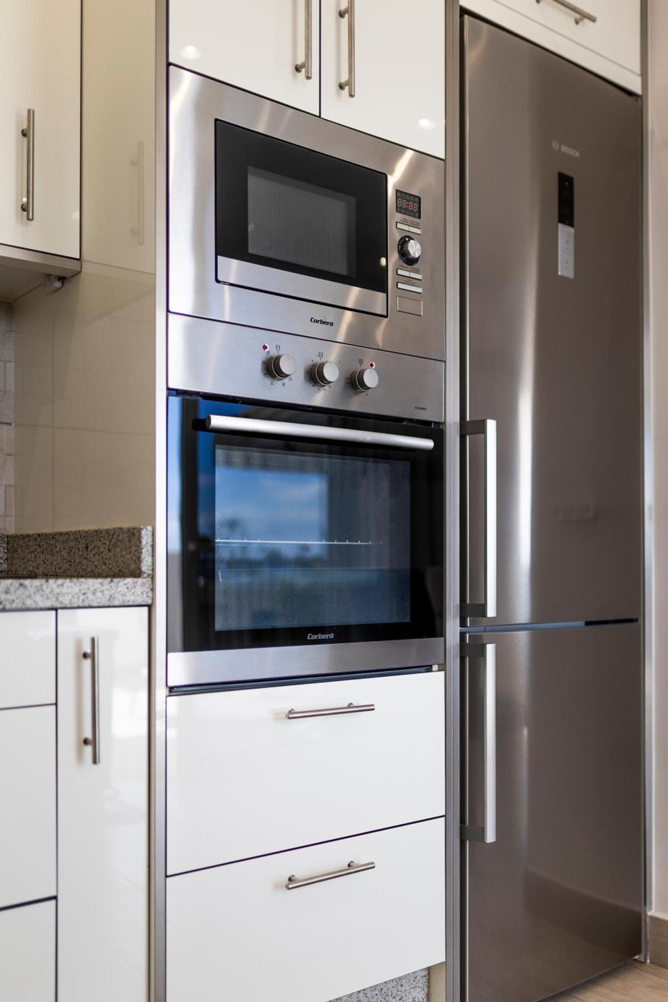 Apartment Ocean Panorama - 3 Ac Bedrooms, Private Garage, New Pool, 2 Bathrooms, Tv Channels *