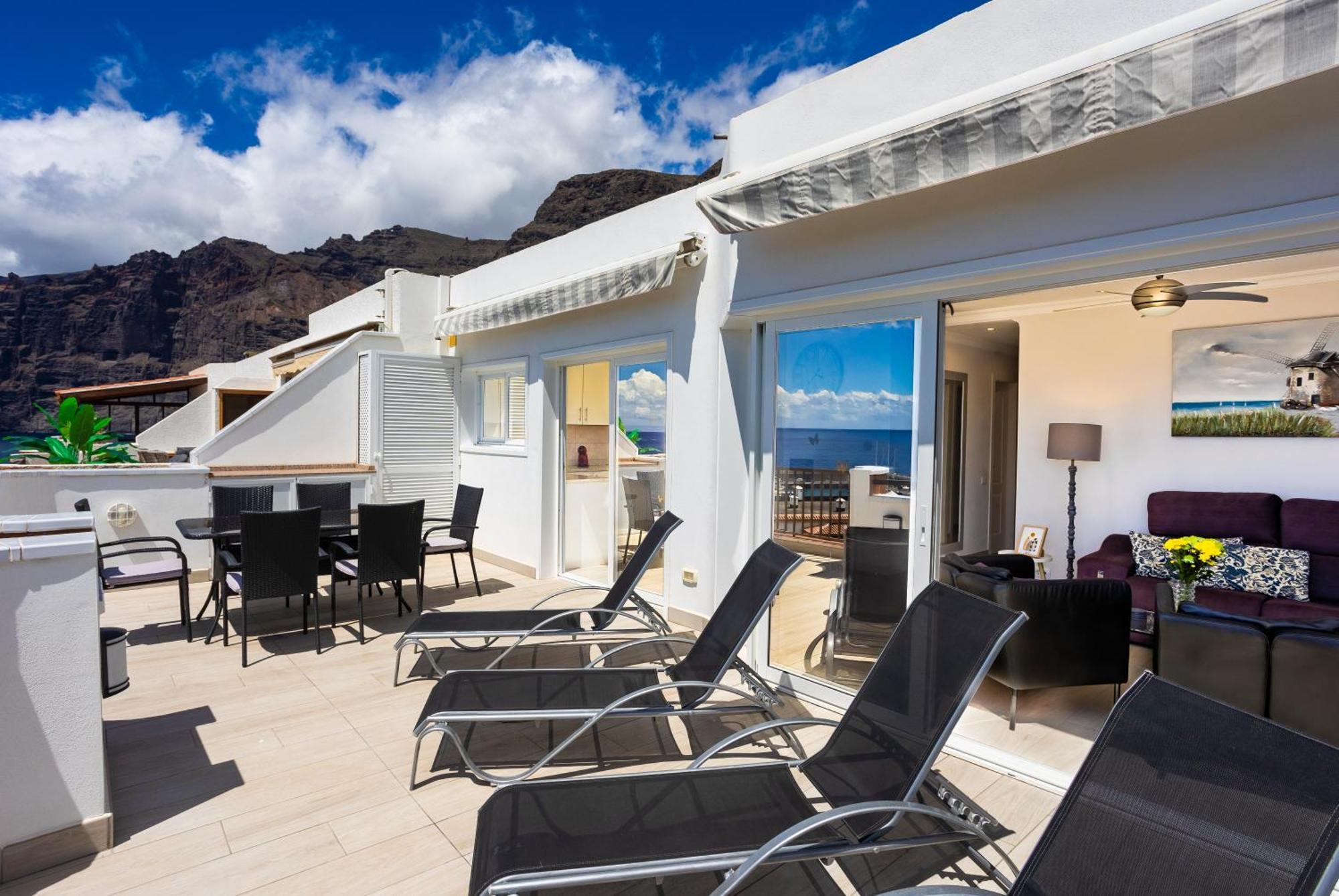 Ocean Panorama - 3 Ac Bedrooms, Private Garage, New Pool, 2 Bathrooms, Tv Channels Apartment *