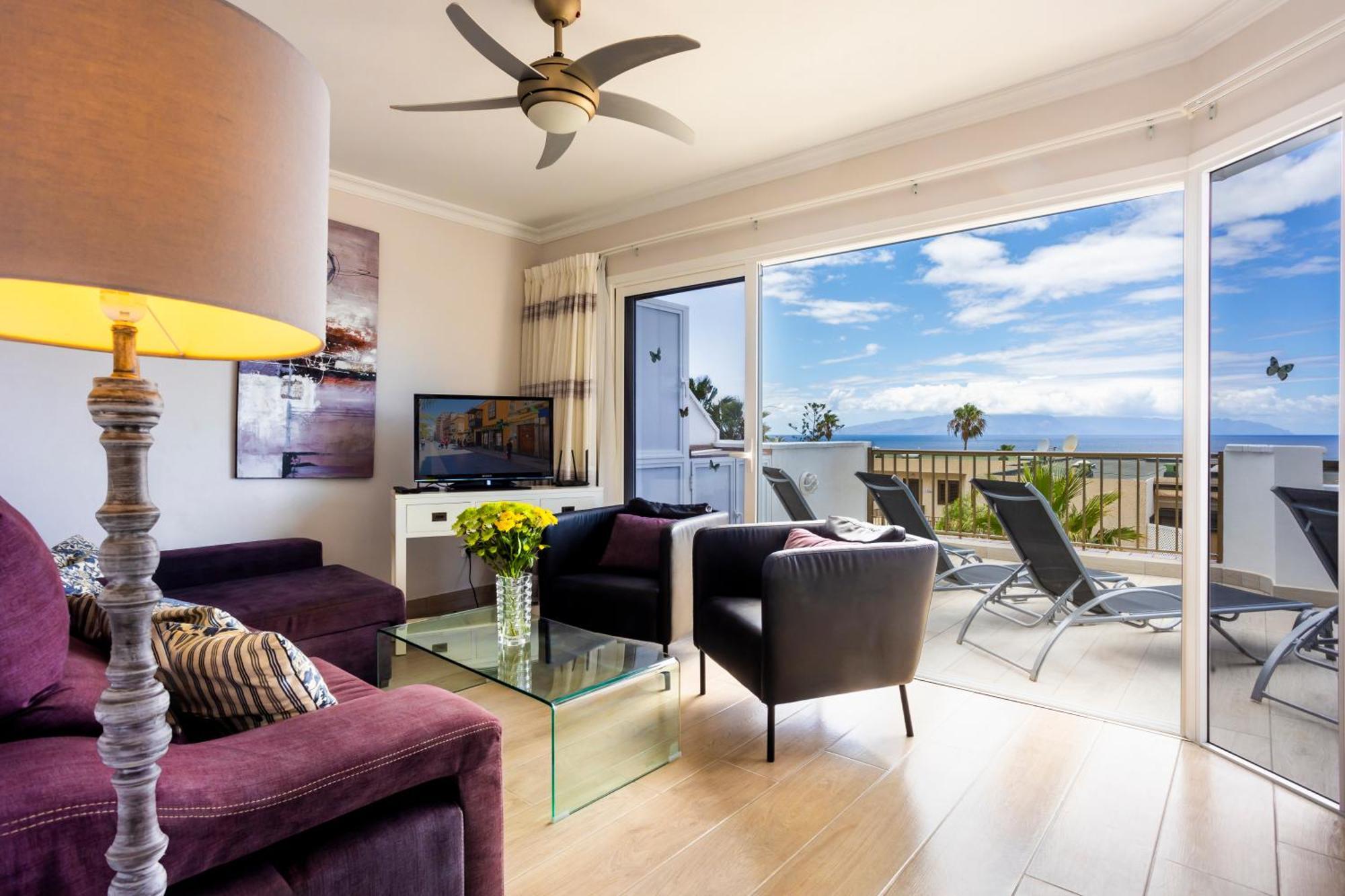 Ocean Panorama - 3 Ac Bedrooms, Private Garage, New Pool, 2 Bathrooms, Tv Channels Apartment