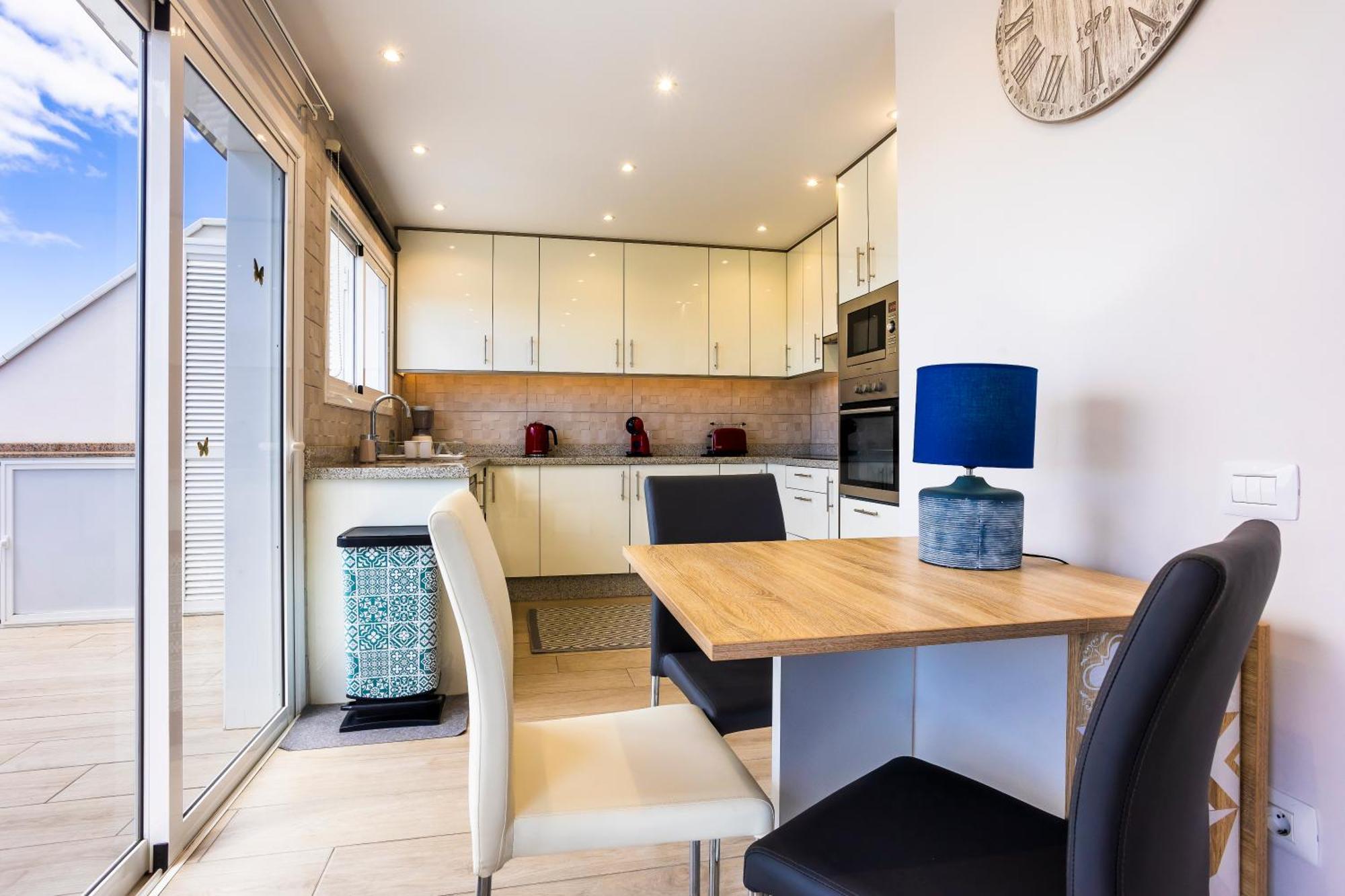 Apartment Ocean Panorama - 3 Ac Bedrooms, Private Garage, New Pool, 2 Bathrooms, Tv Channels *