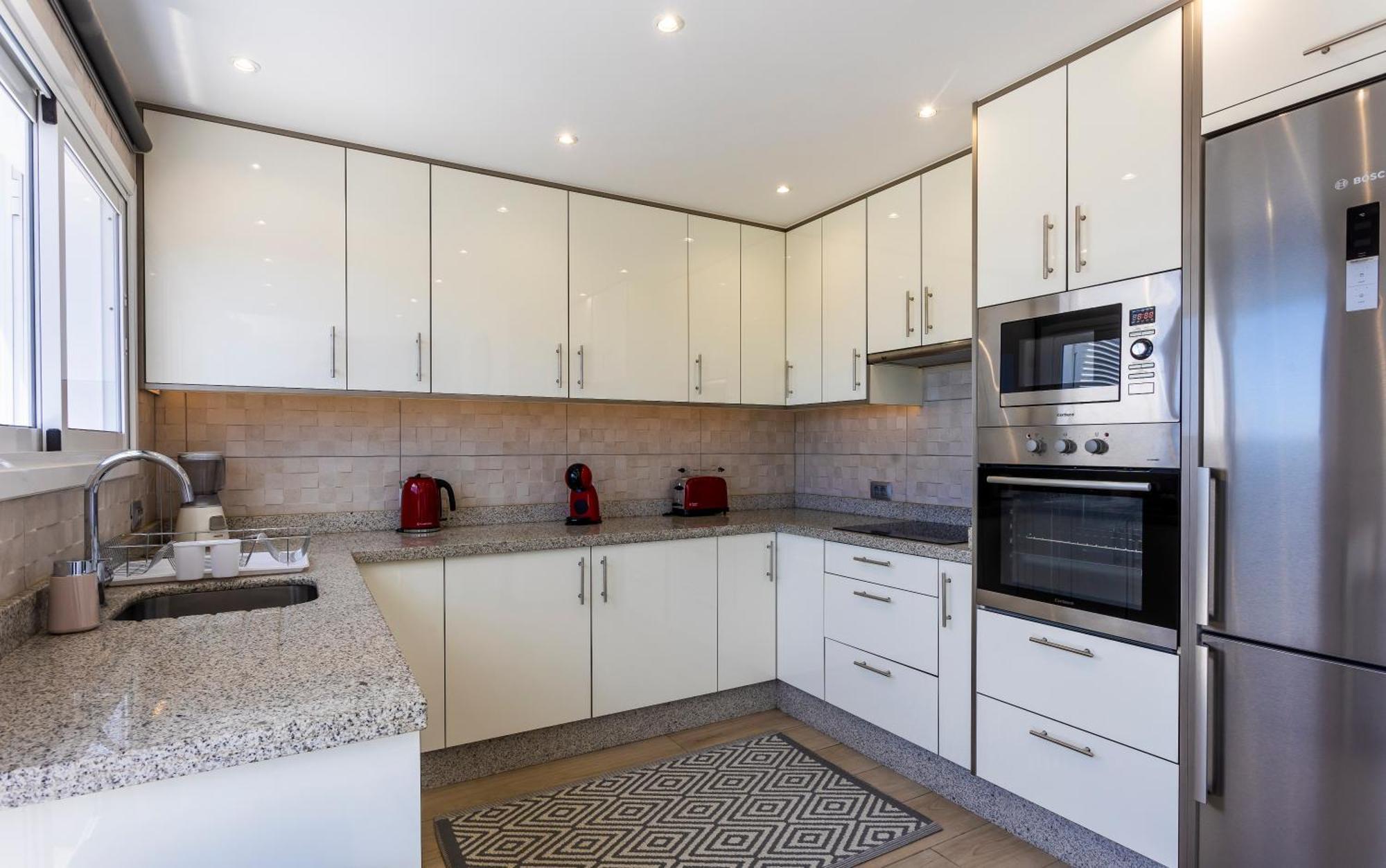 Ocean Panorama - 3 Ac Bedrooms, Private Garage, New Pool, 2 Bathrooms, Tv Channels