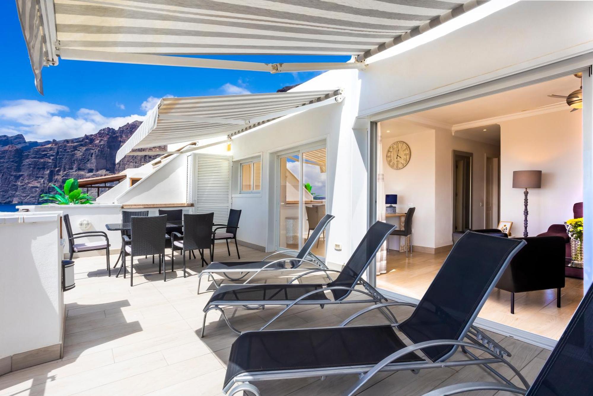 Ocean Panorama - 3 Ac Bedrooms, Private Garage, New Pool, 2 Bathrooms, Tv Channels Apartment *