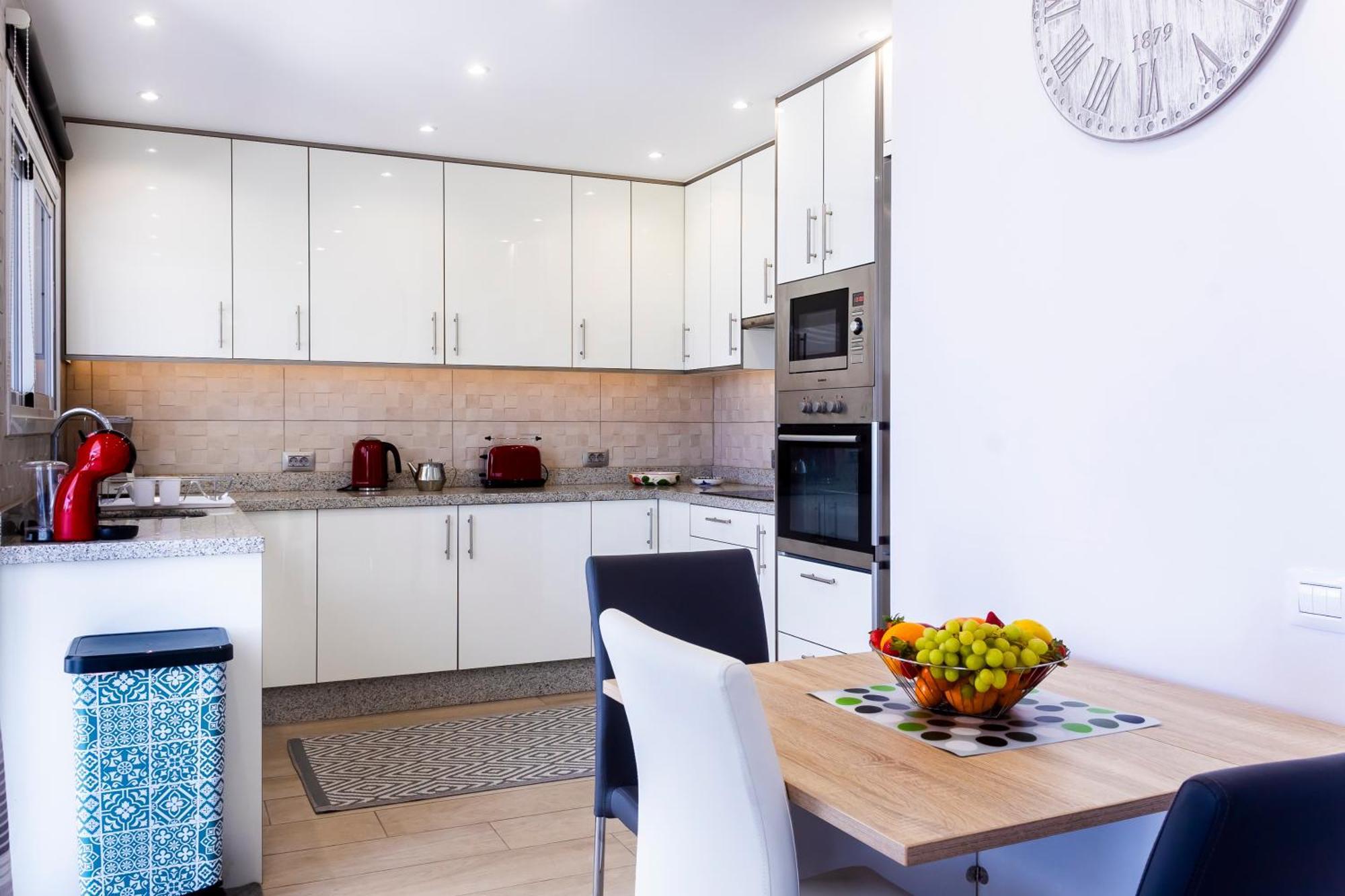 Apartment Ocean Panorama - 3 Ac Bedrooms, Private Garage, New Pool, 2 Bathrooms, Tv Channels