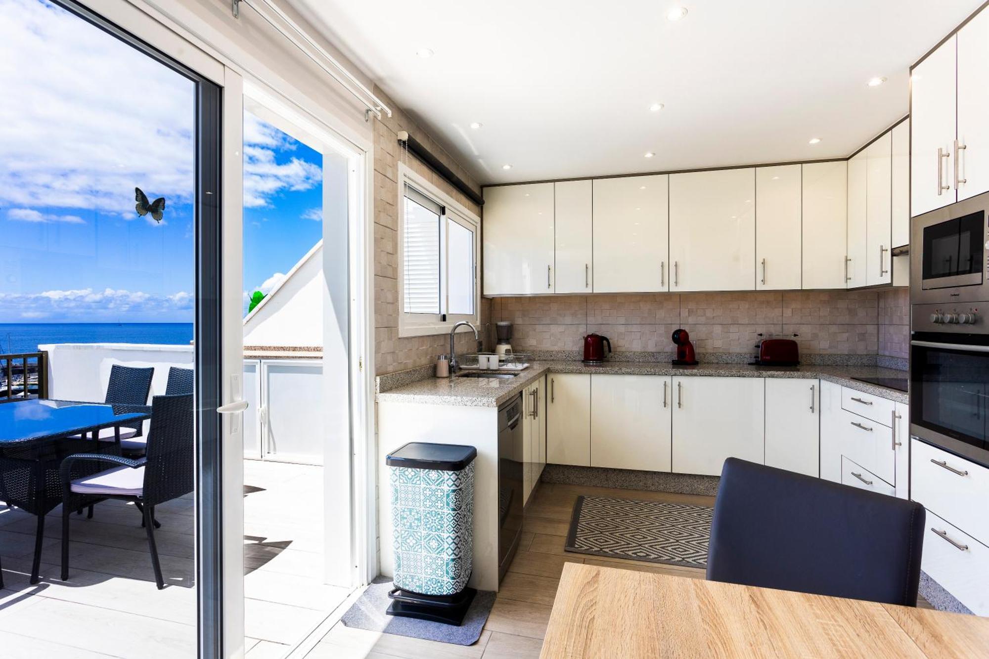Ocean Panorama - 3 Ac Bedrooms, Private Garage, New Pool, 2 Bathrooms, Tv Channels