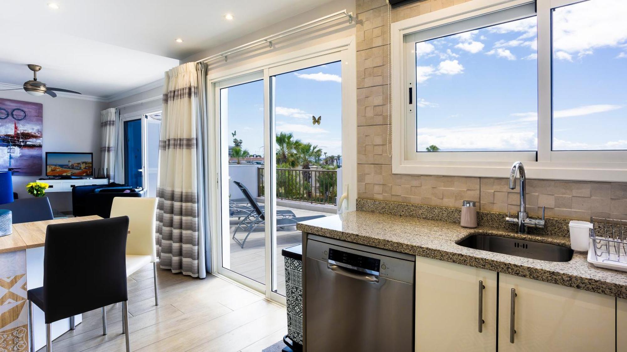Ocean Panorama - 3 Ac Bedrooms, Private Garage, New Pool, 2 Bathrooms, Tv Channels Apartment Acantilado de los Gigantes