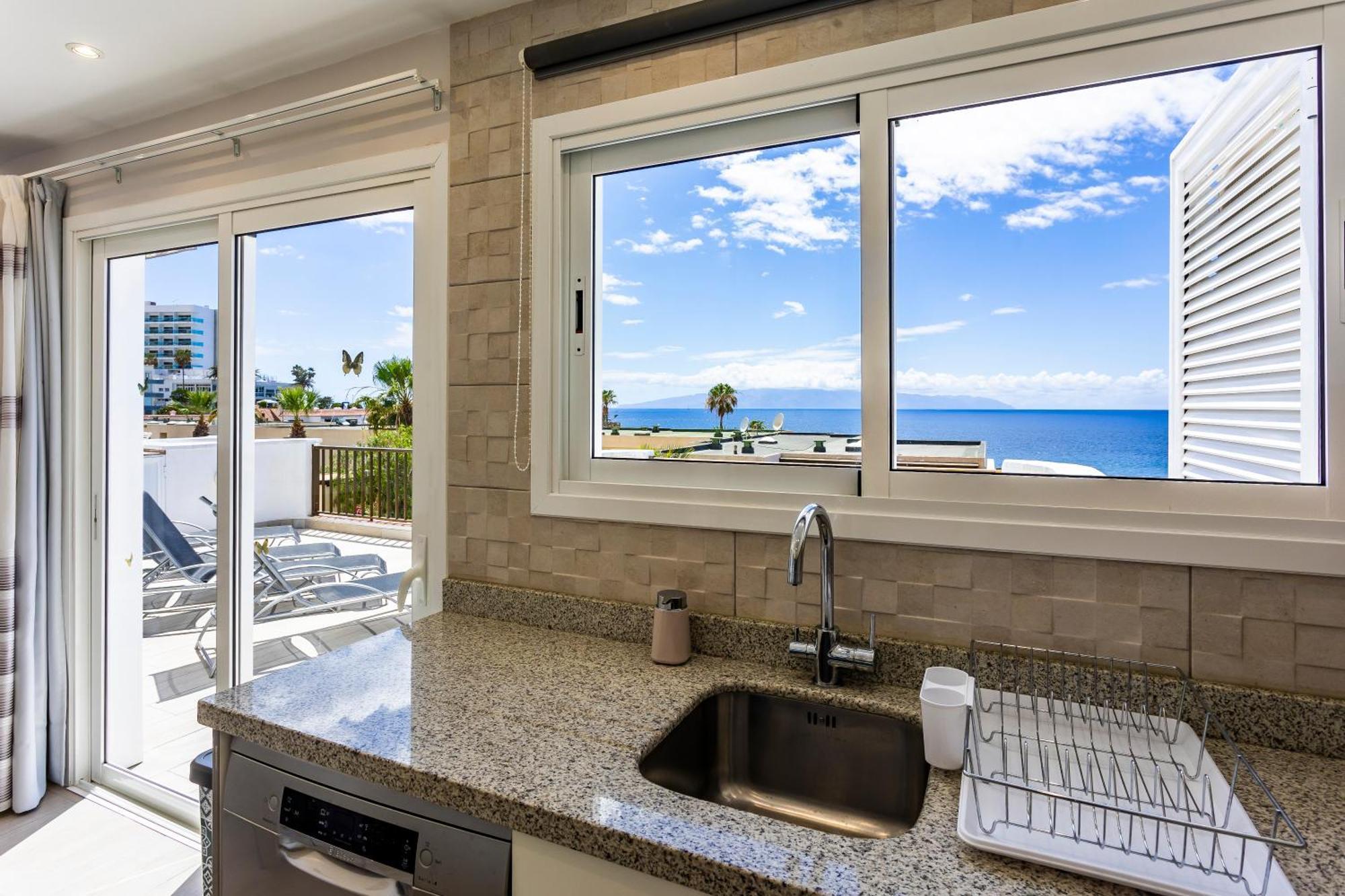 Ocean Panorama - 3 Ac Bedrooms, Private Garage, New Pool, 2 Bathrooms, Tv Channels Apartment Acantilado de los Gigantes