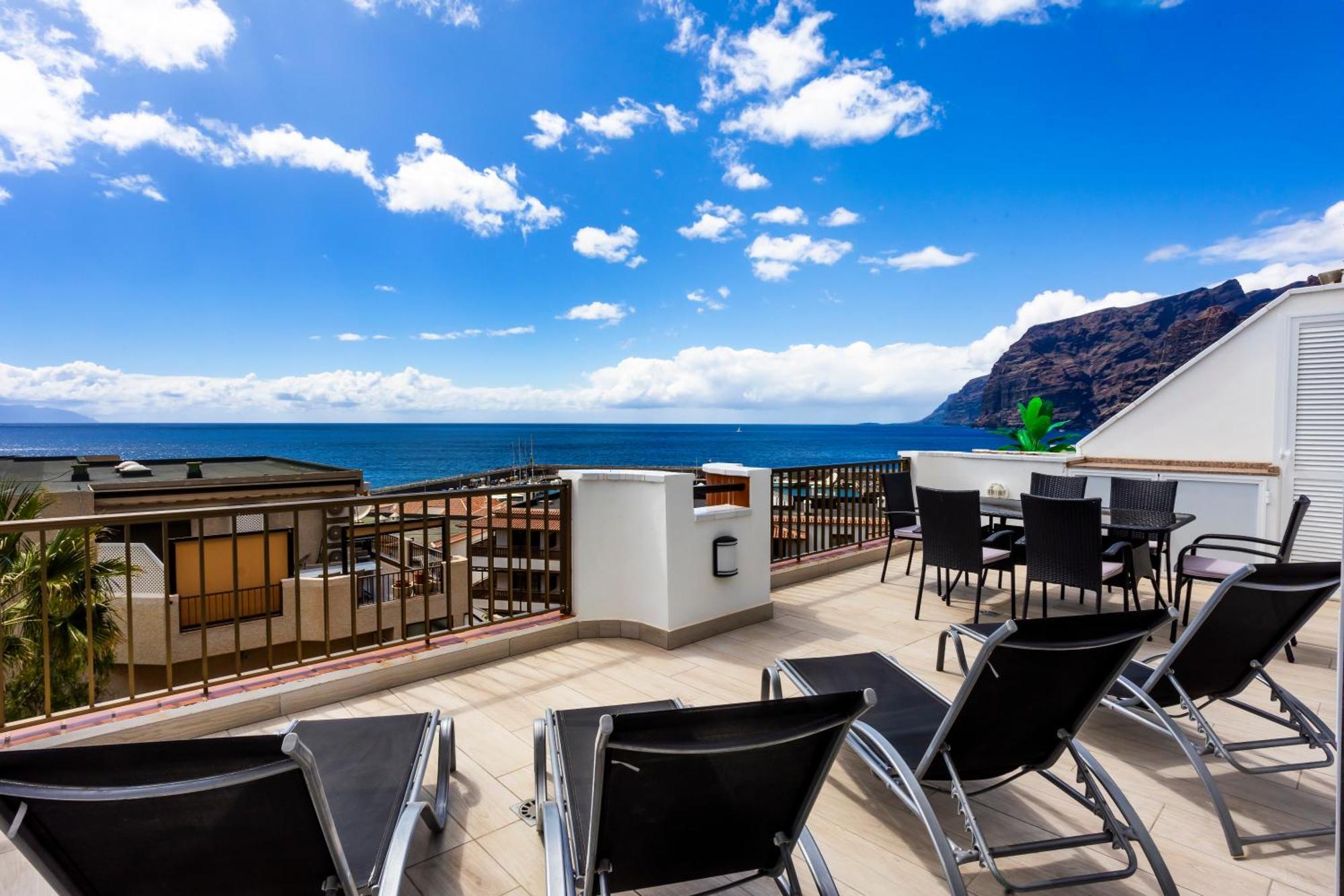 Ocean Panorama - 3 Ac Bedrooms, Private Garage, New Pool, 2 Bathrooms, Tv Channels Apartment *