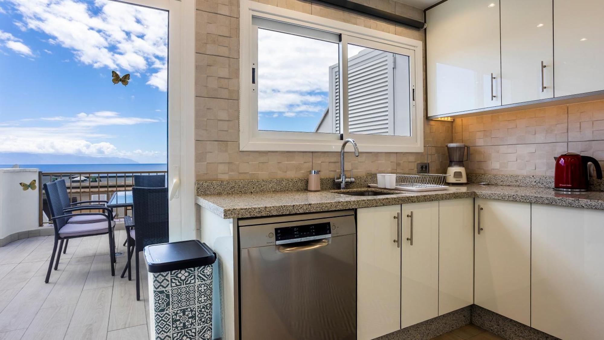 Ocean Panorama - 3 Ac Bedrooms, Private Garage, New Pool, 2 Bathrooms, Tv Channels Apartment Acantilado de los Gigantes
