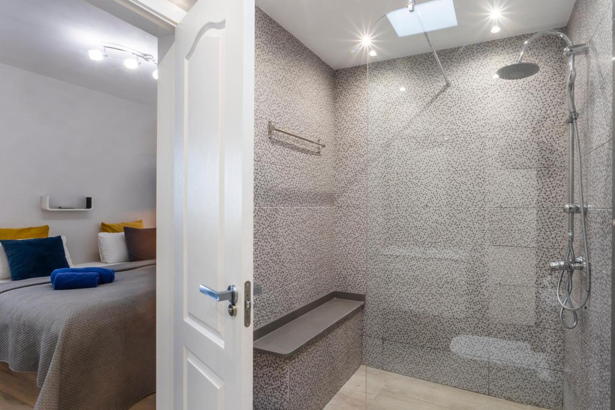 Apartment Ocean Panorama - 3 Ac Bedrooms, Private Garage, New Pool, 2 Bathrooms, Tv Channels *