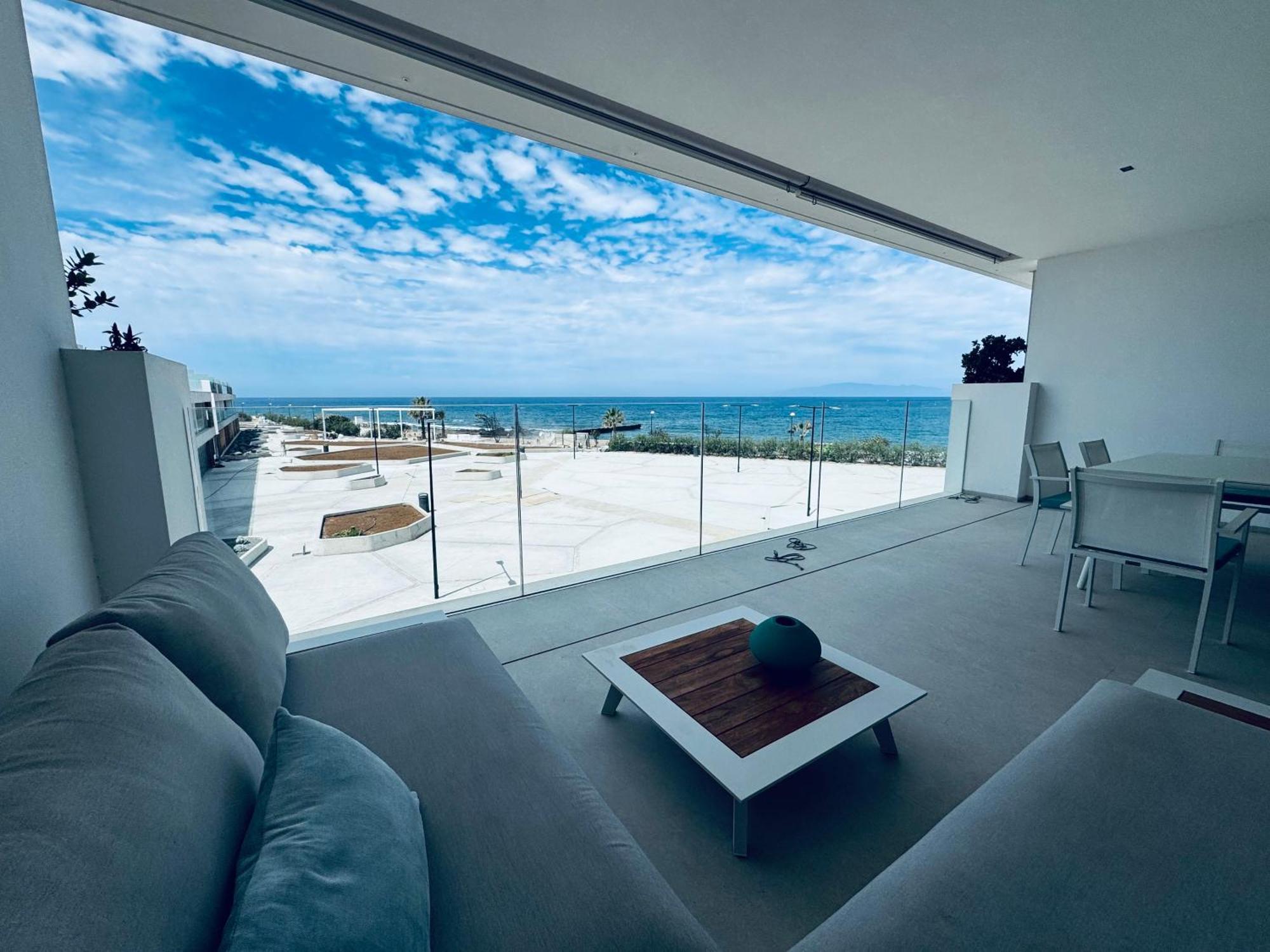 New Luxury First Line Sea View *