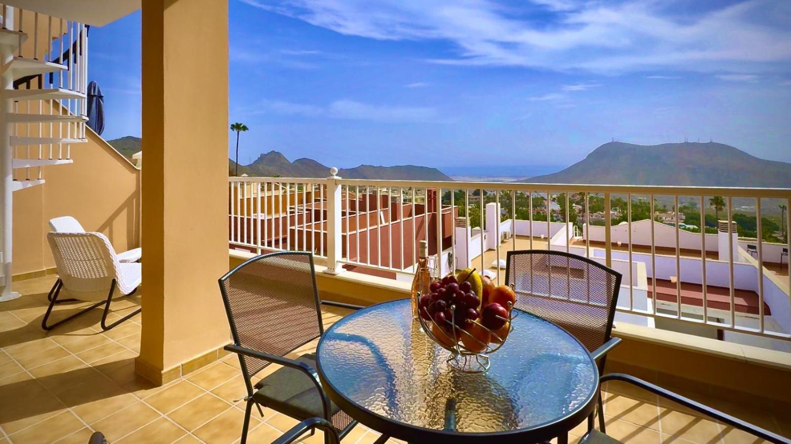 Appartement One Bedroom Zen With Great View, Pool, Wifi