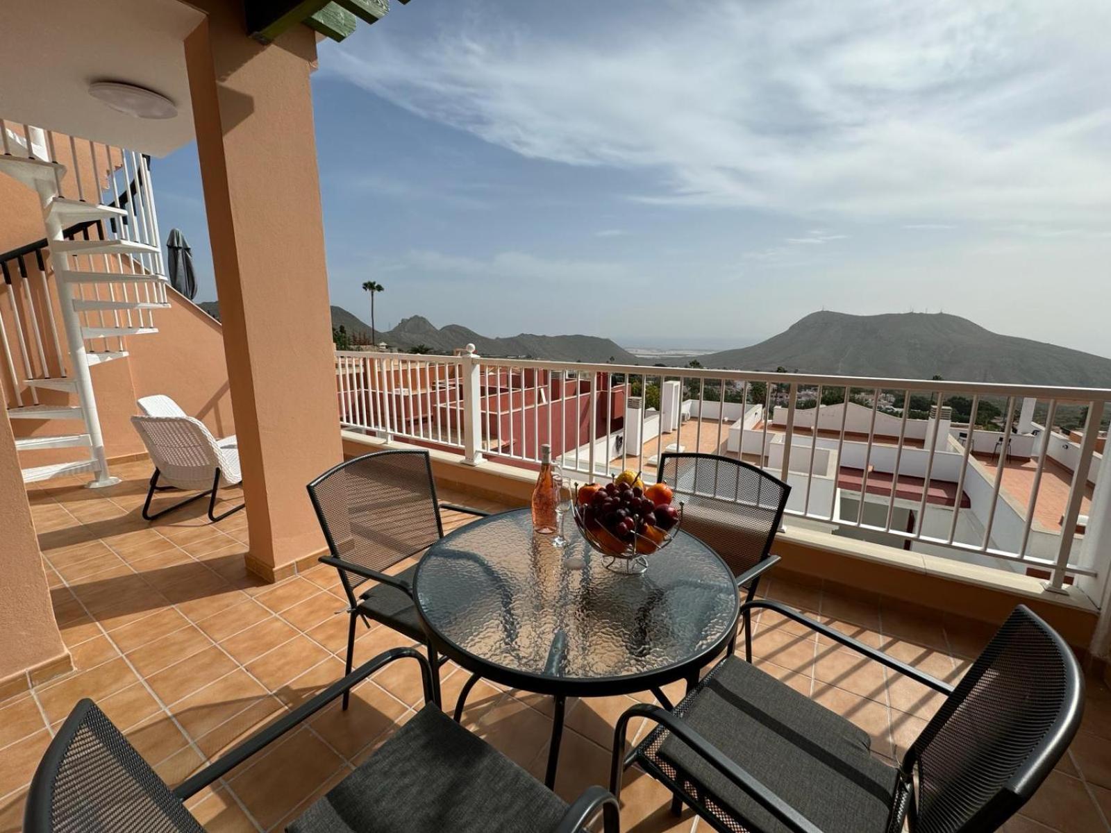 One Bedroom Zen With Great View, Pool, Wifi Appartement *