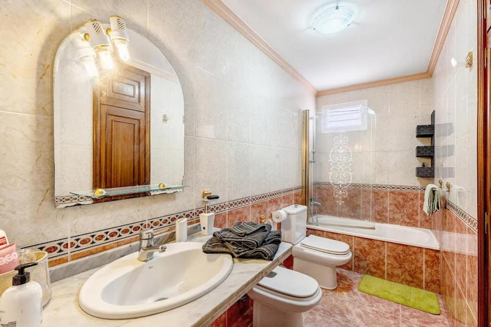 Sea View & Wiffi Free Apartamento Radazul