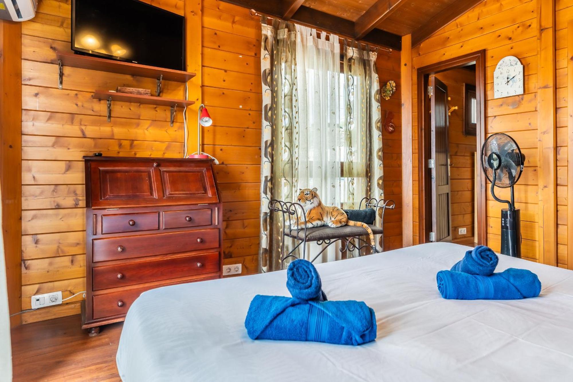 4br Wooden House -pool, Views & Parking Hébergement de vacances Candelaria