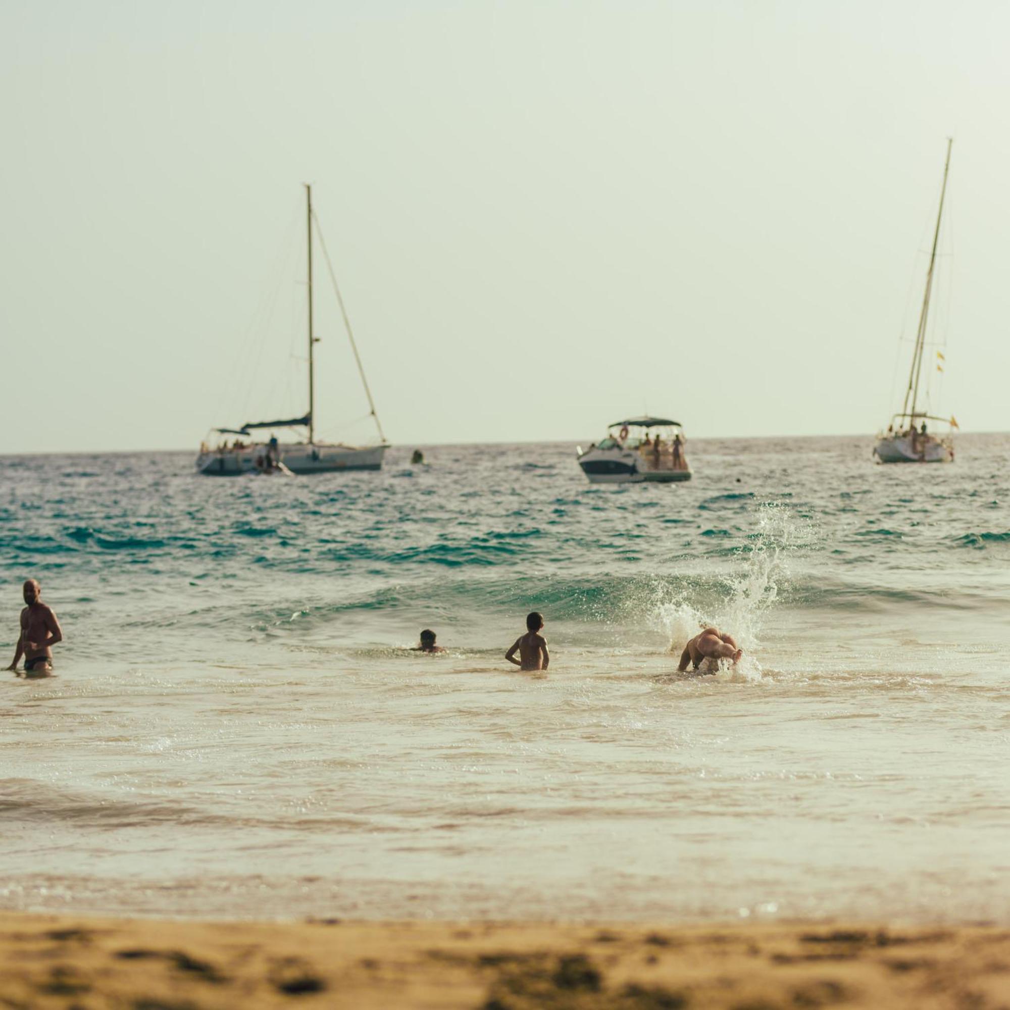 Amigos By Youroom Guest house