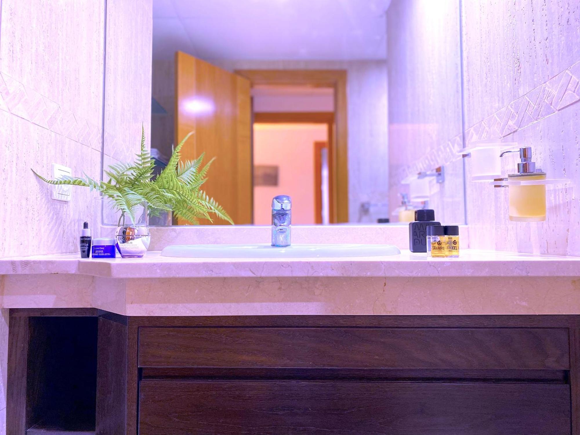 Tropicalidays Luxury Oceanview Apartment *