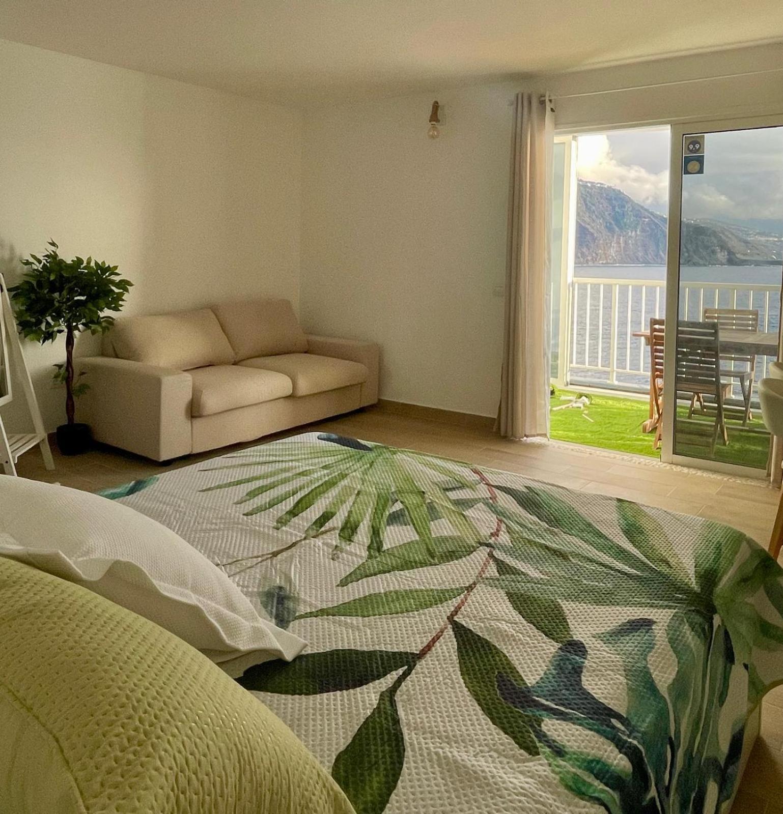 Inside The Wave A Apartment *