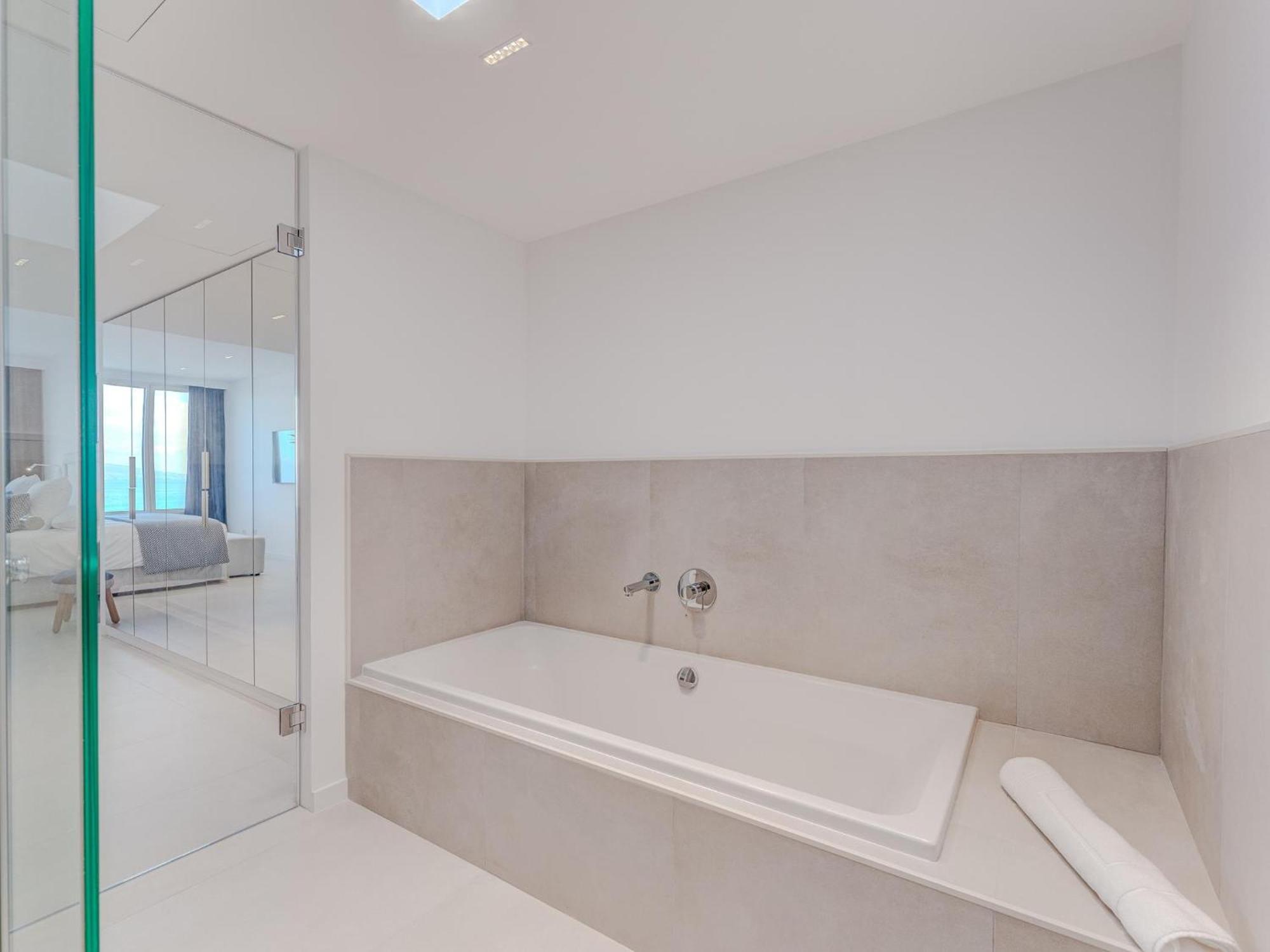 Aquasuites Luxury Penthouse A03 *