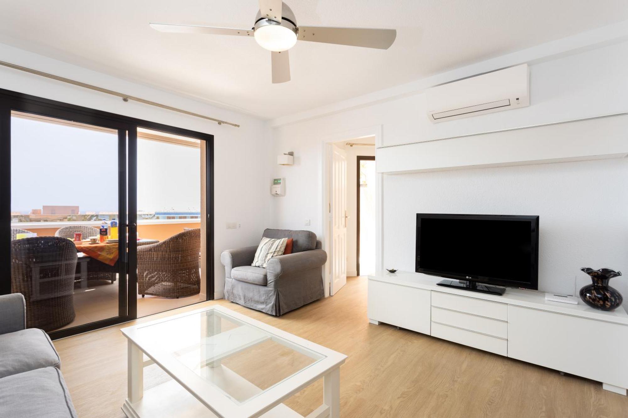 Exclusive Penthouse Playa Vistas 5 Close To Sea And Beach, Aircondition For A Fee, Wifi, Terrace, Heated Pool Playa de las Américas