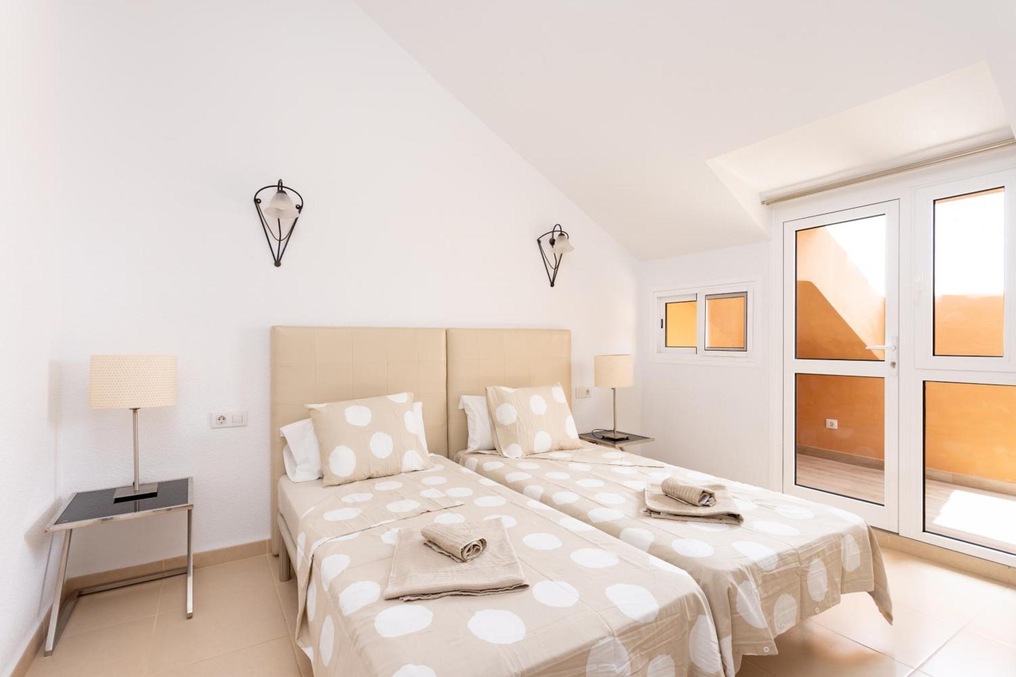 Exclusive Penthouse Playa Vistas 5 Close To Sea And Beach, Aircondition For A Fee, Wifi, Terrace, Heated Pool Apartamento Playa de las Américas