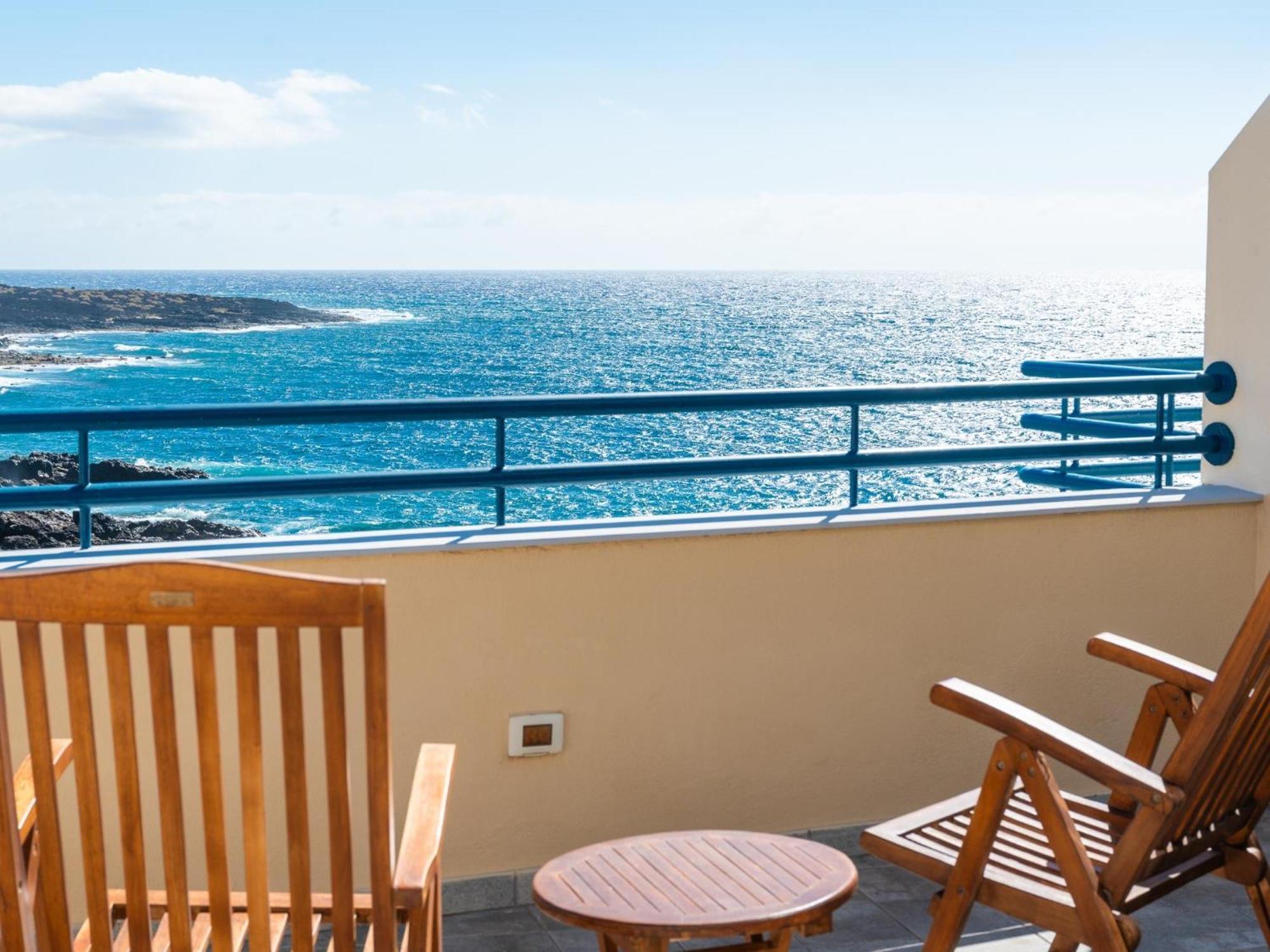 Сasa de vacaciones La Mar Loft With Hot Tub