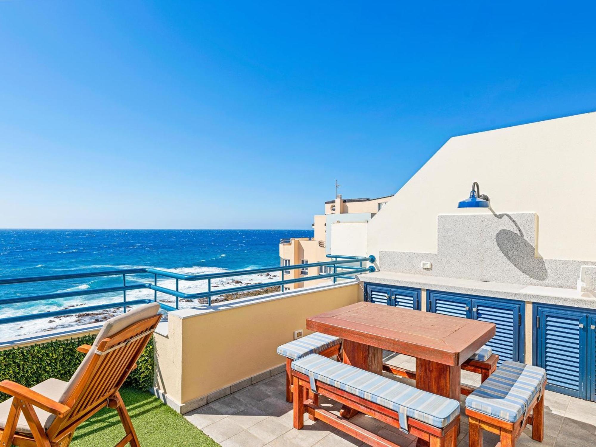 Сasa de vacaciones La Mar Loft With Hot Tub