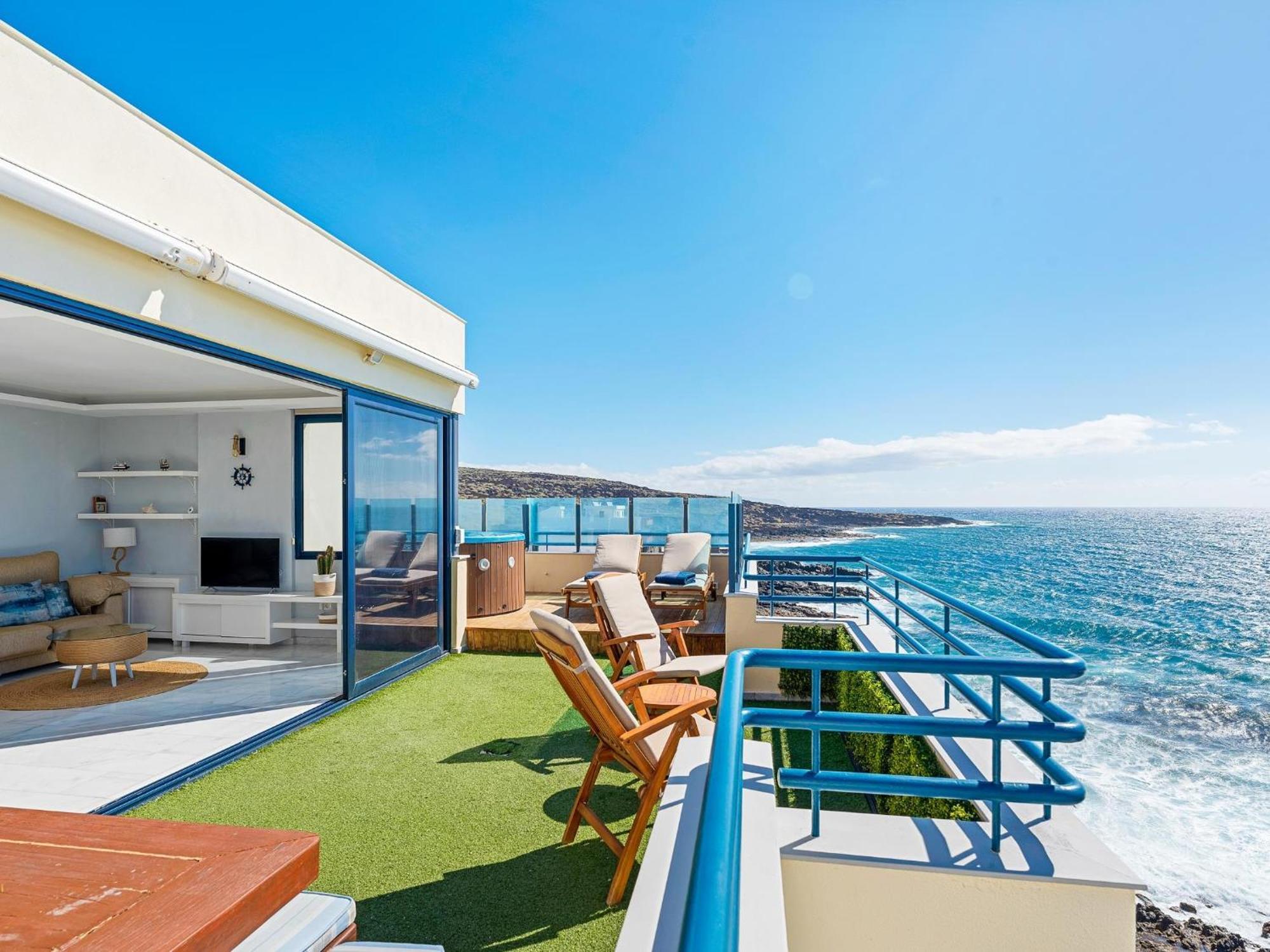 La Mar Loft With Hot Tub Puertito de Guimar