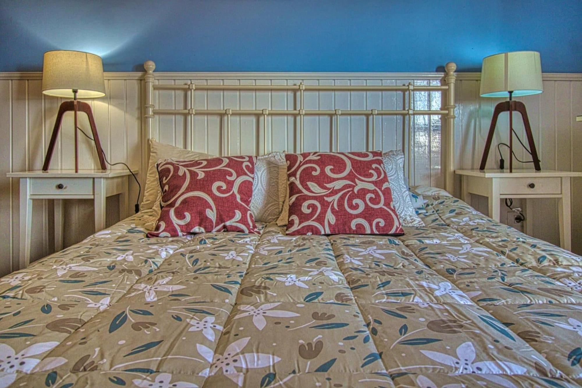 Luxurious In + Sea View