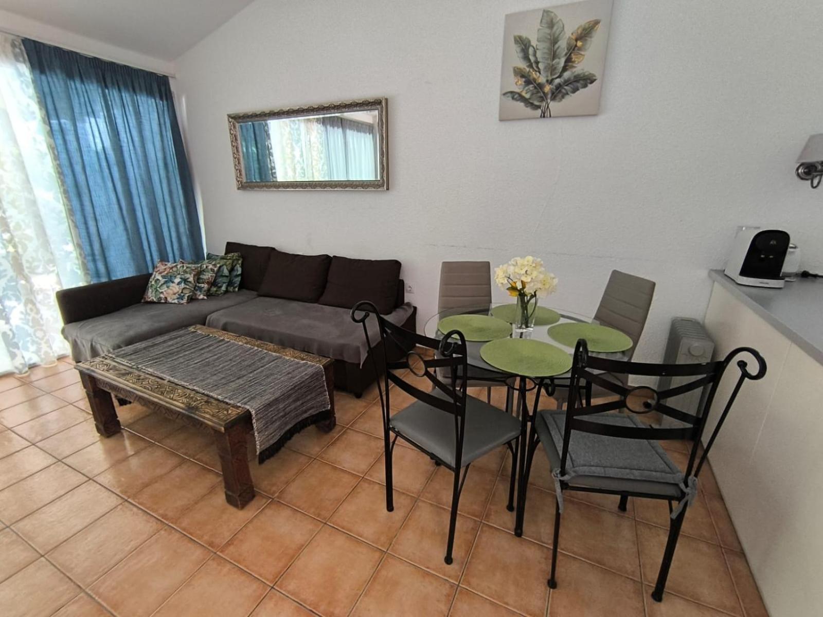 Las Americas Paradero Garden & Swimming Pool *