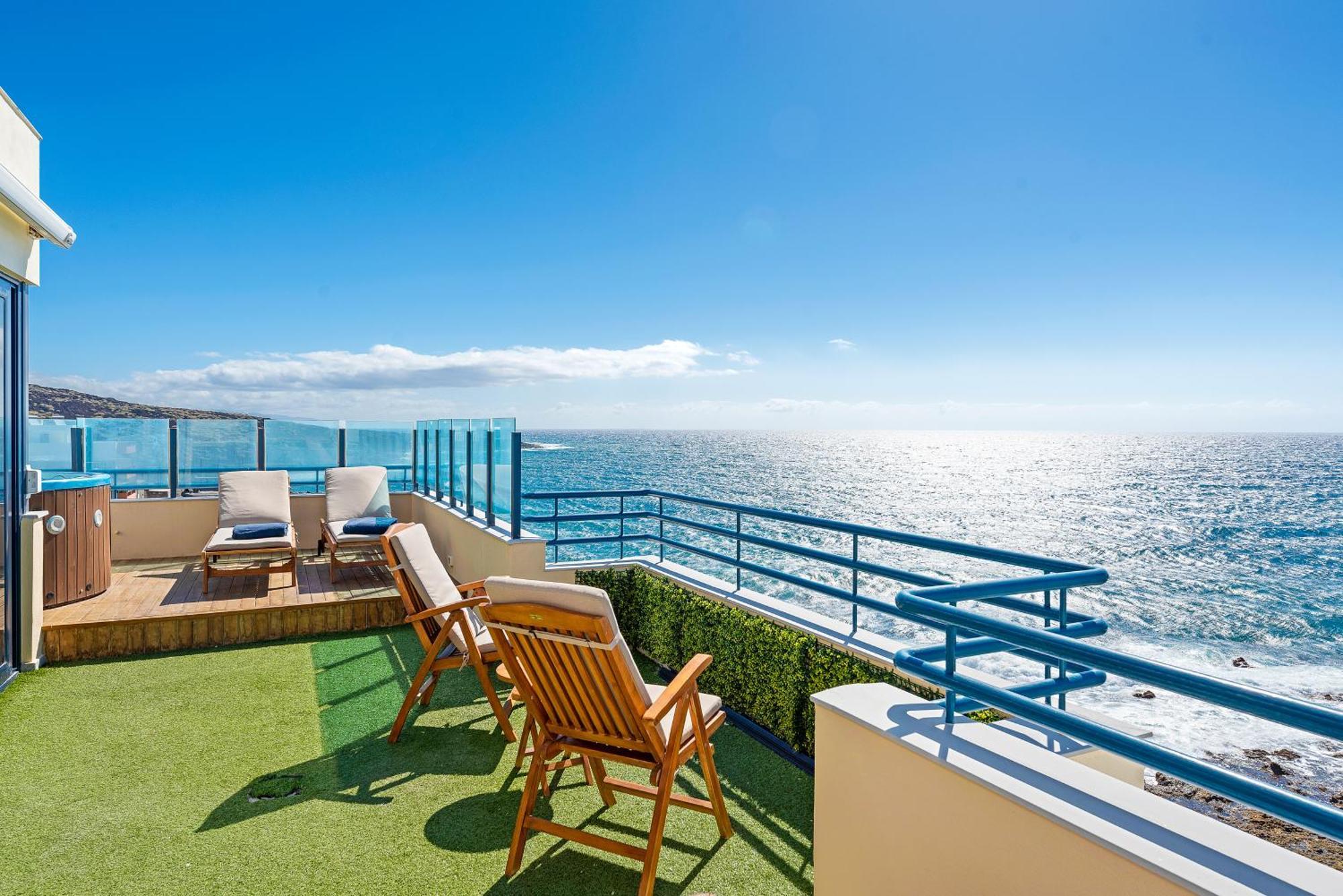 Сasa de vacaciones La Mar Loft With Hot Tub