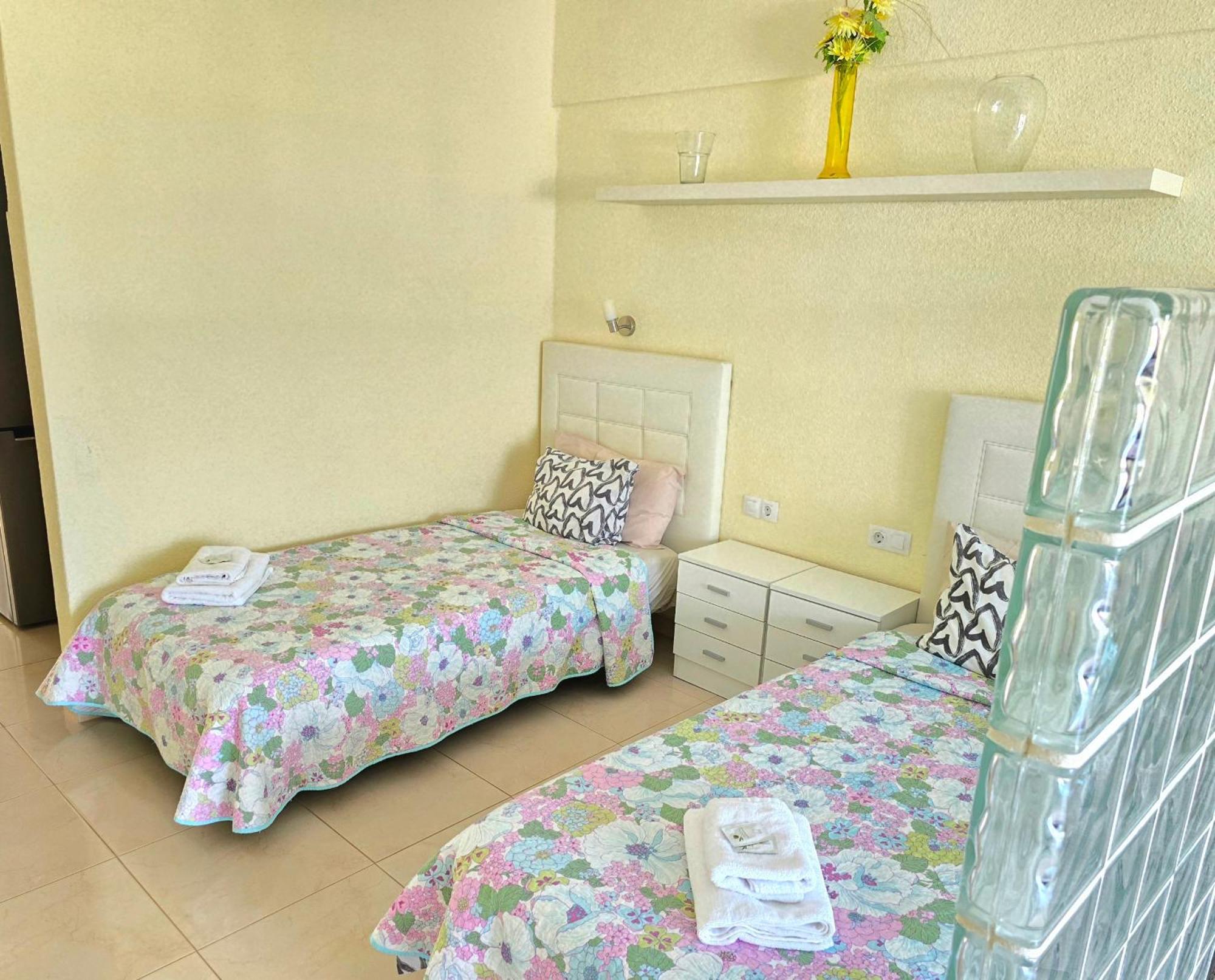 In Beachfront Complex In El Duque Area, Apartamento *