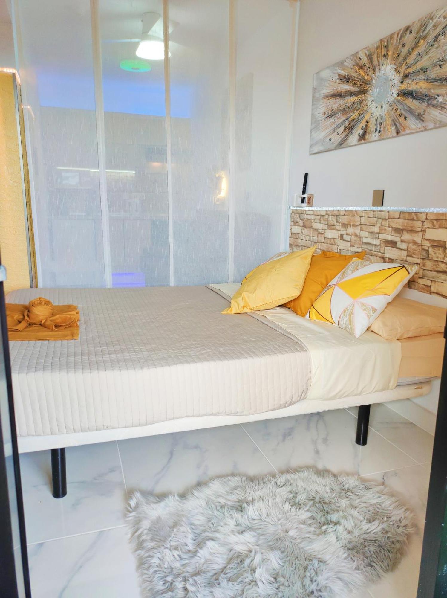 Apartment Lovely Views, Heated Pool, Great Location *