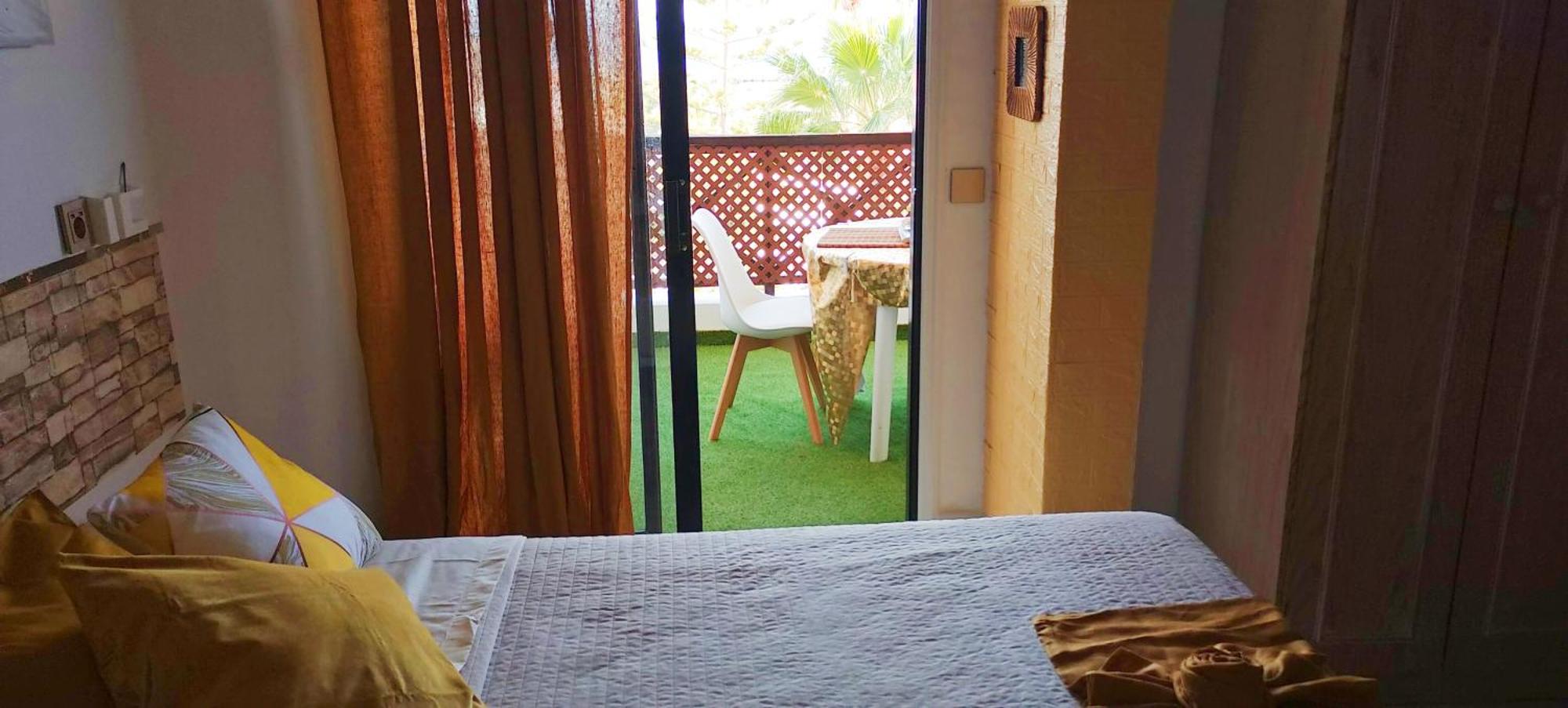 Apartment Lovely Views, Heated Pool, Great Location *