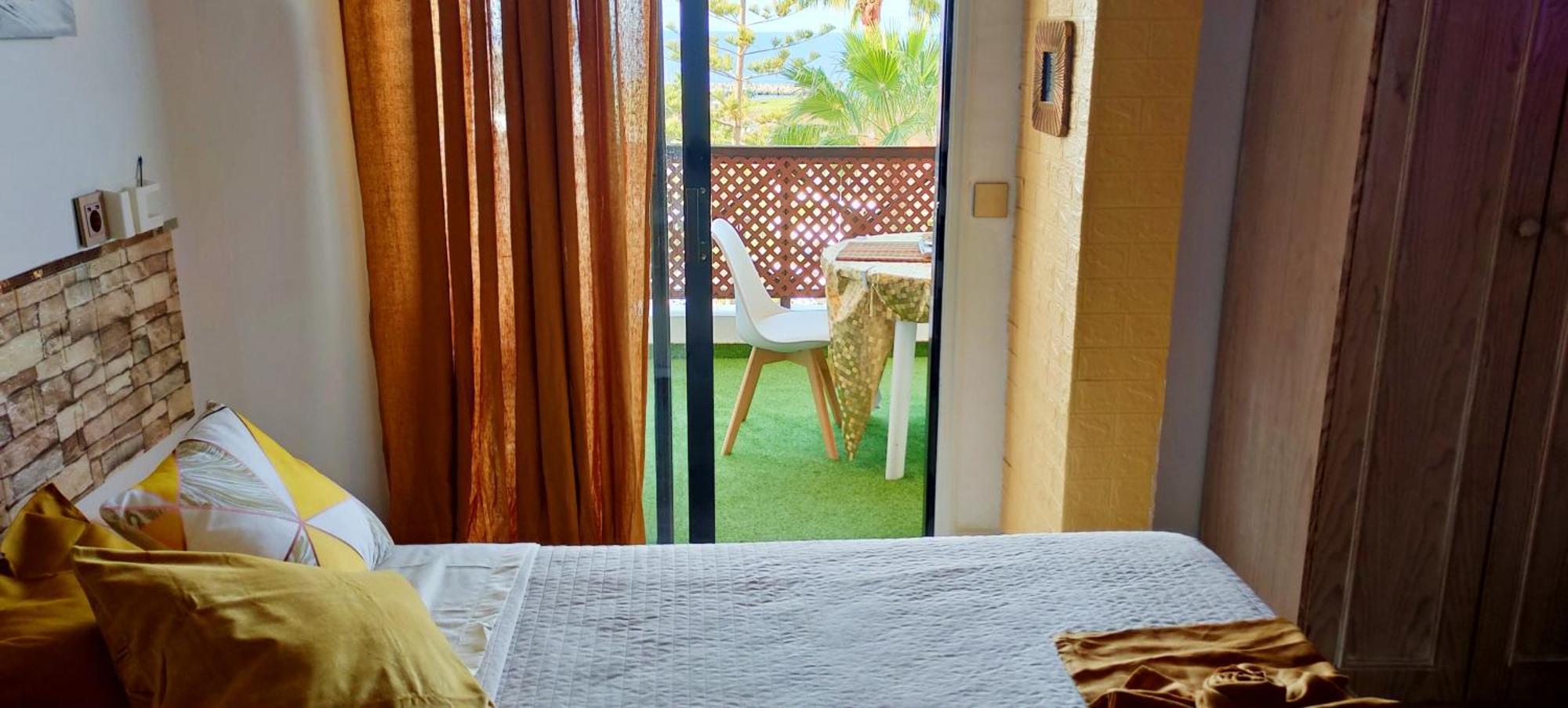 Apartment Lovely Views, Heated Pool, Great Location *