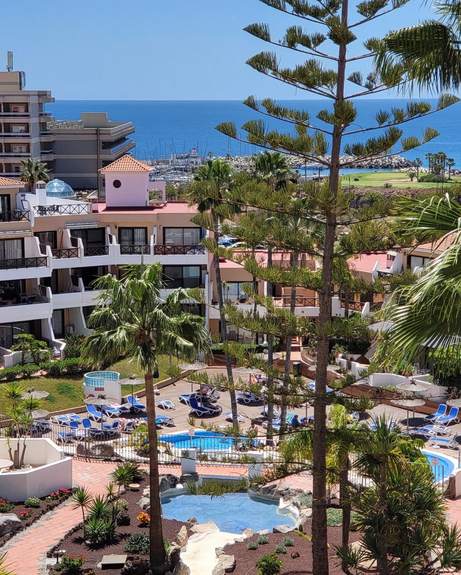 Lovely Views, Heated Pool, Great Location Apartment