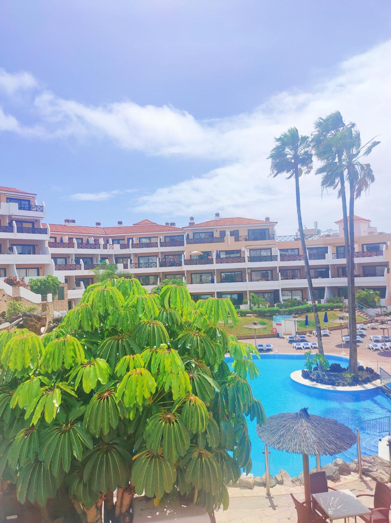 Lovely Views, Heated Pool, Great Location Apartment