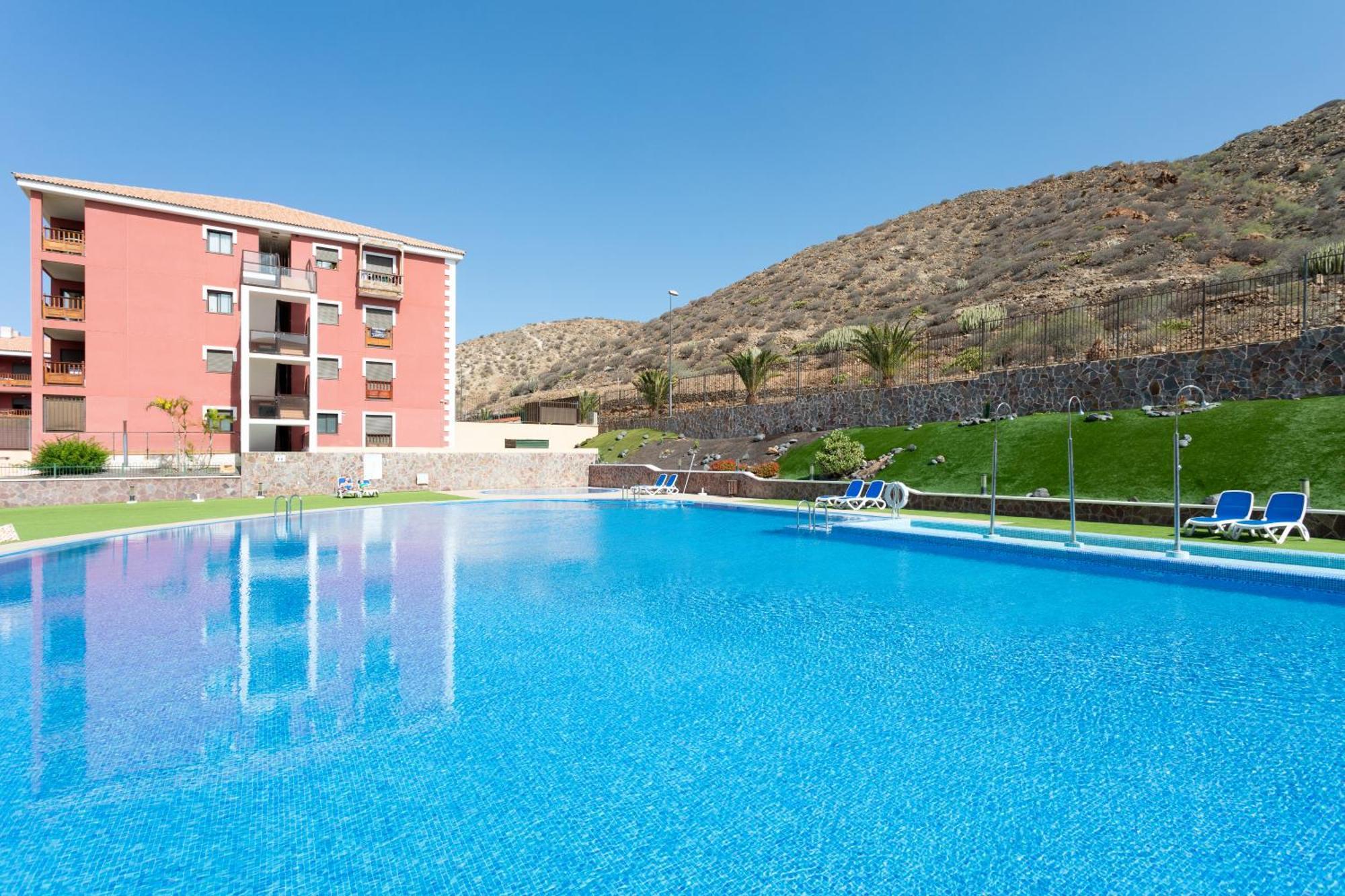 Apartment Home2book Cozy Mocan Pool View, El