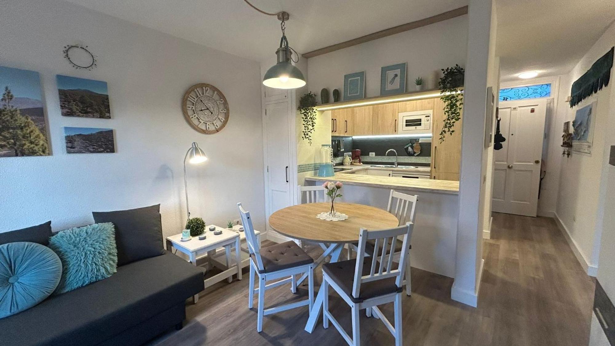 Apartment Huebsche Mit 2 Schlafzimmern, Pool Und Wlan, Strandnaehe