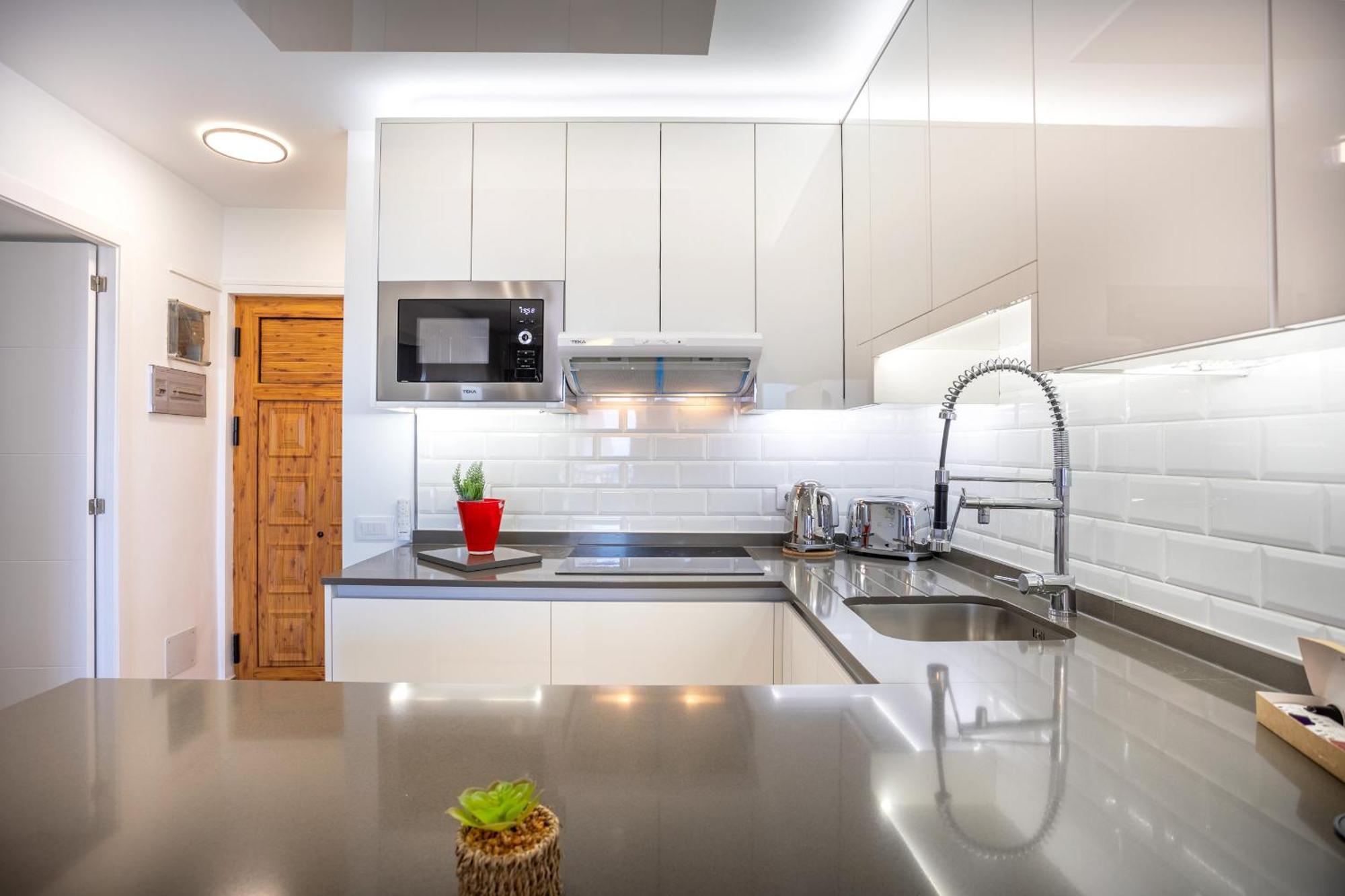Luxury San Eugenio Ocean And Harbour View Apartment *